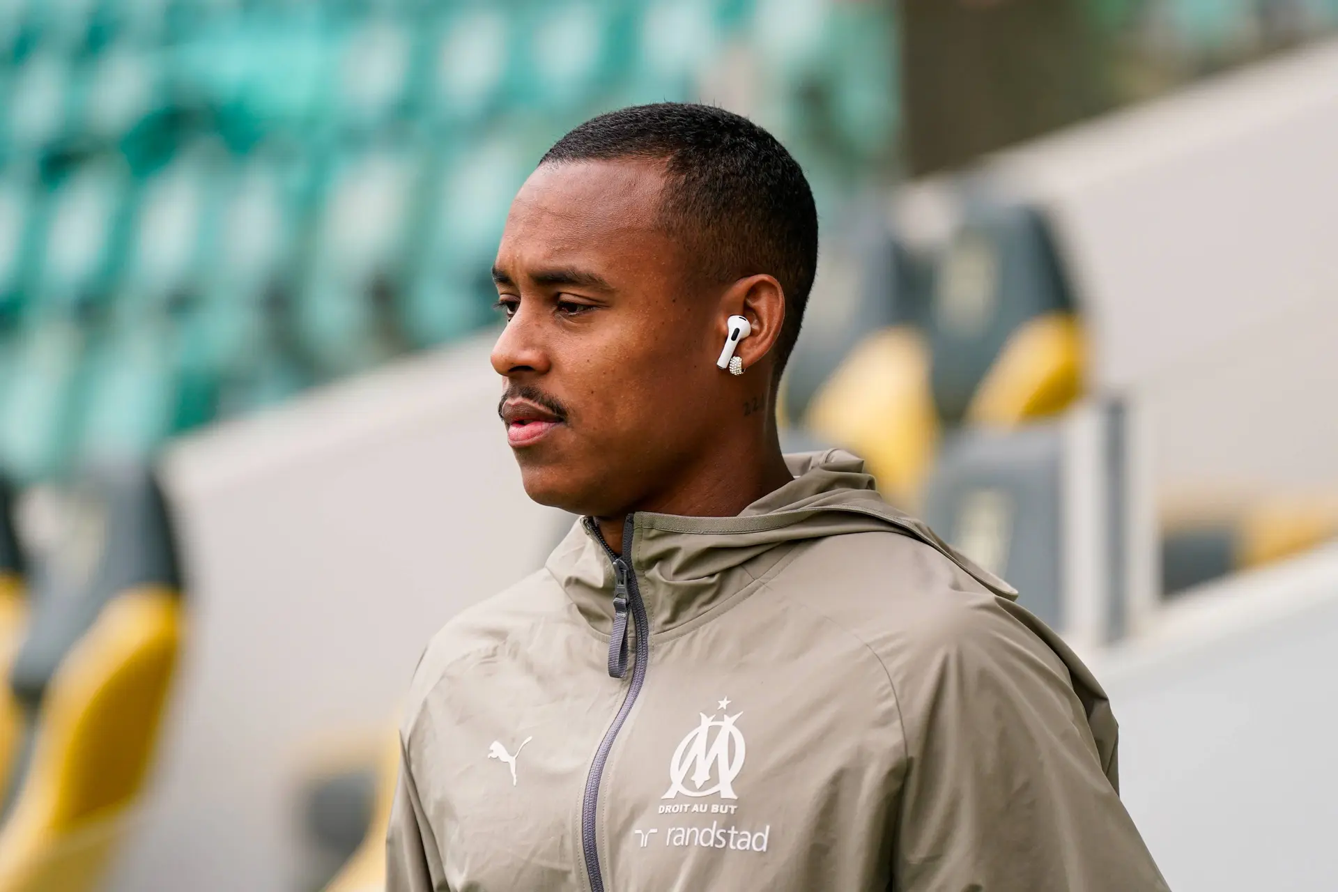 Om Leeds Abandonne Paixao Pour Deux Raisons