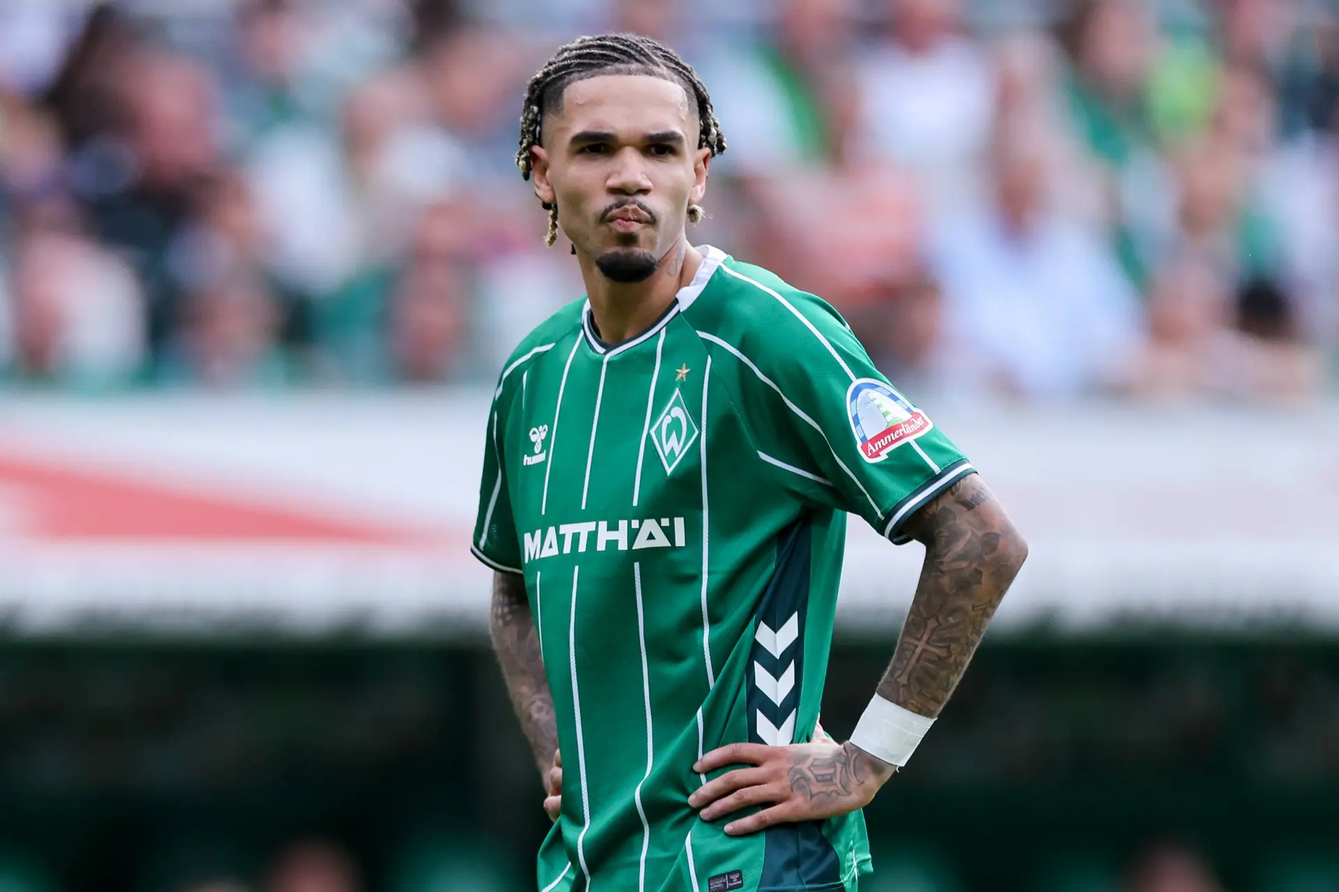 Lom Tente Un Ancien Attaquant De Dortmund