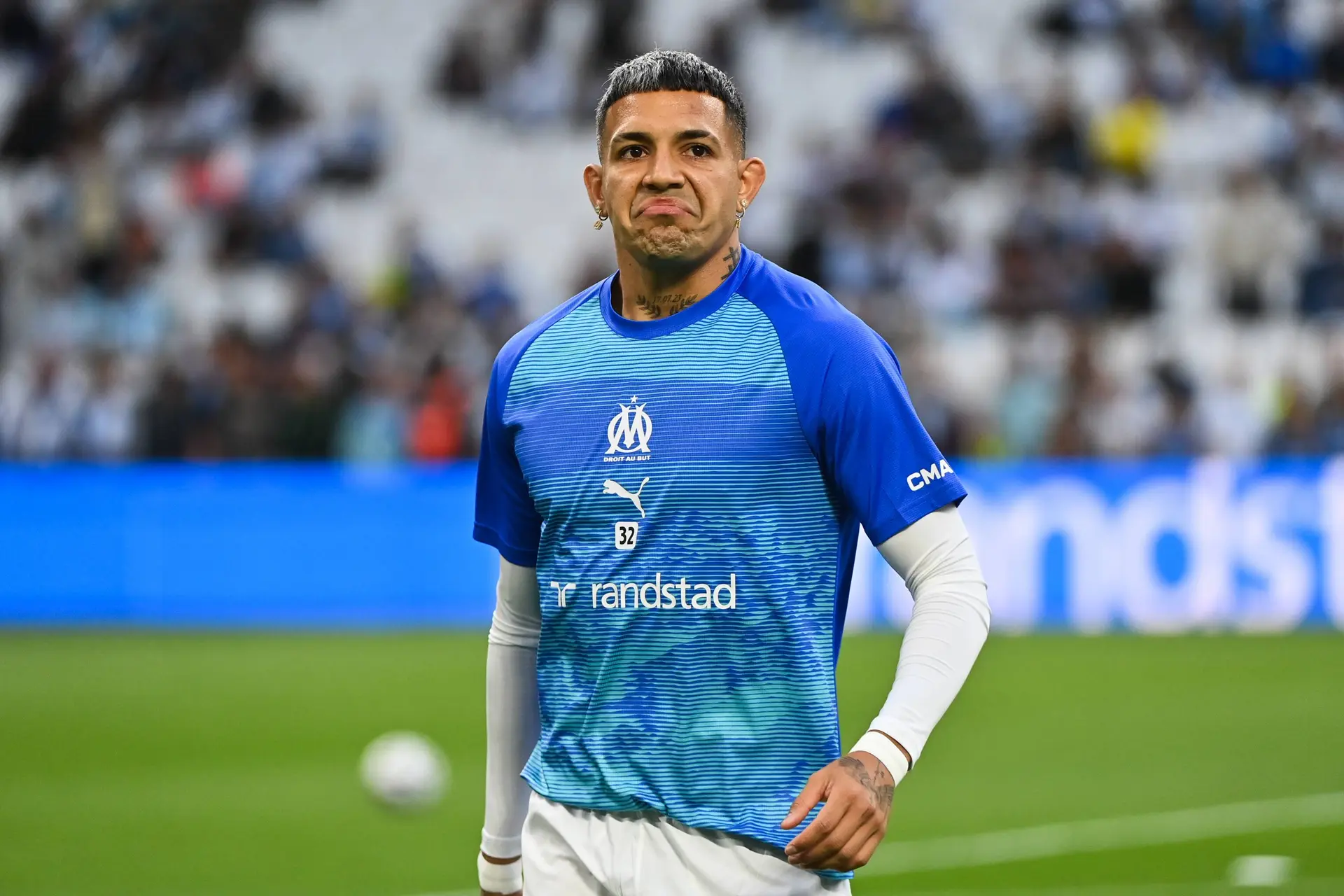 Officiel 26 Matchs Et 25 Millions Medina Quitte Lom Pour Leverkusen