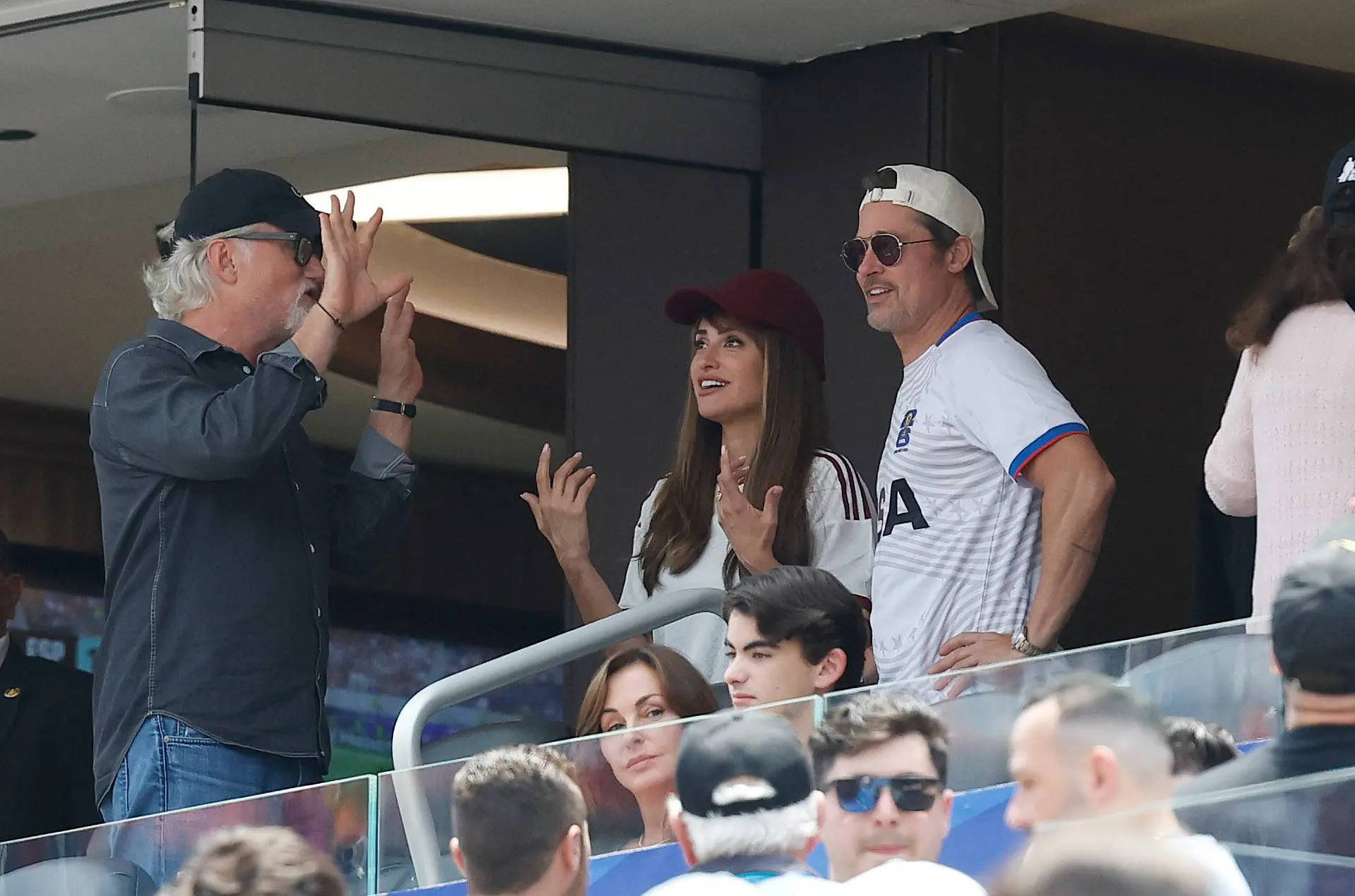 Brad Pitt Humilie Le Paraguay Et Neymar La France Adore