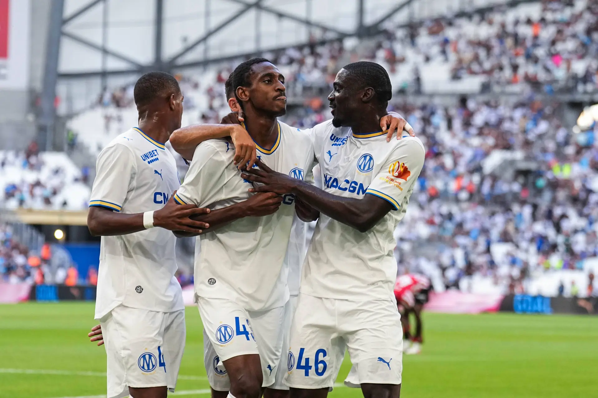 Om Cette Vente Qui Aneantirait Les Supporters