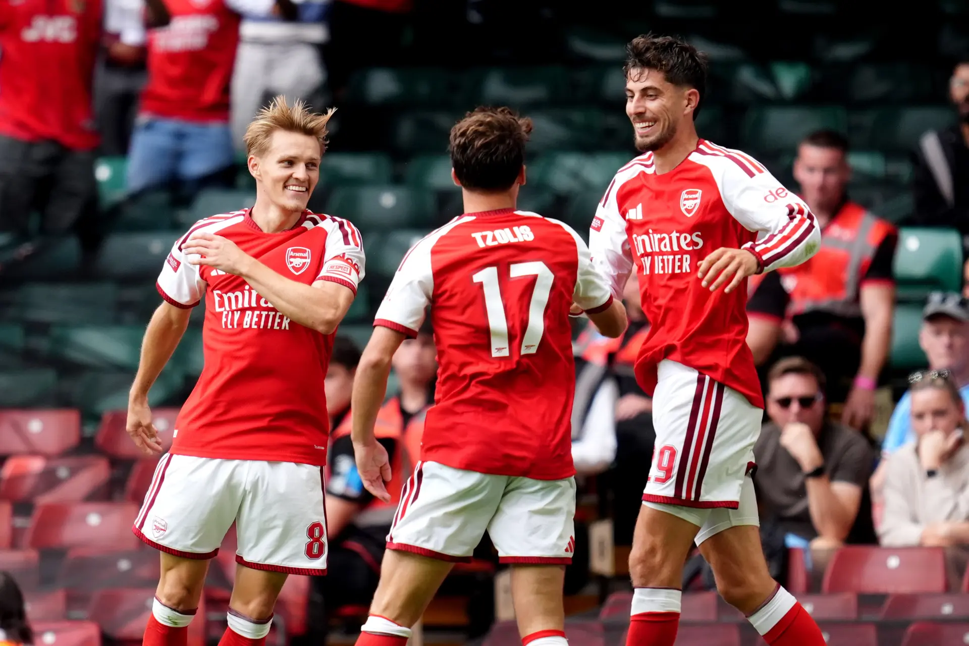 Arsenal Etrille Manchester City Et Soffre Le Community Shield