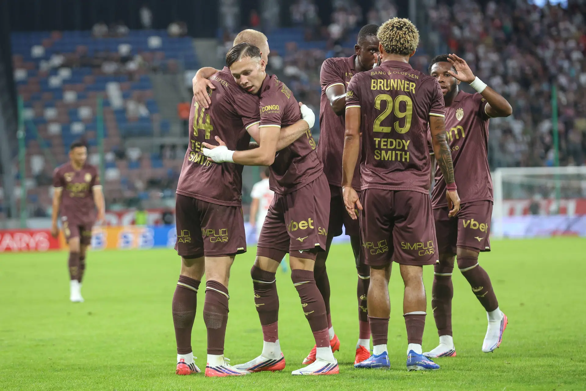 Cl Monaco Fait Le Boulot En Pologne