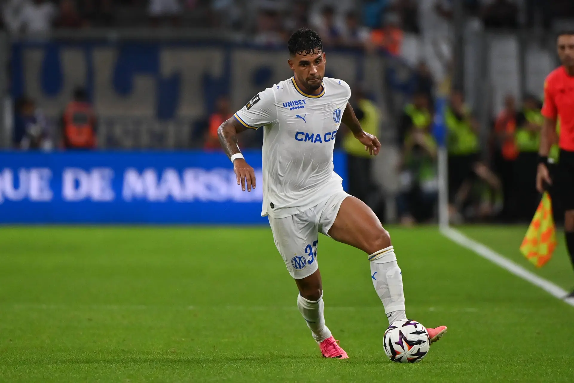 Om Emerson Dit Oui Au Bresil Et Au Revoir A Marseille