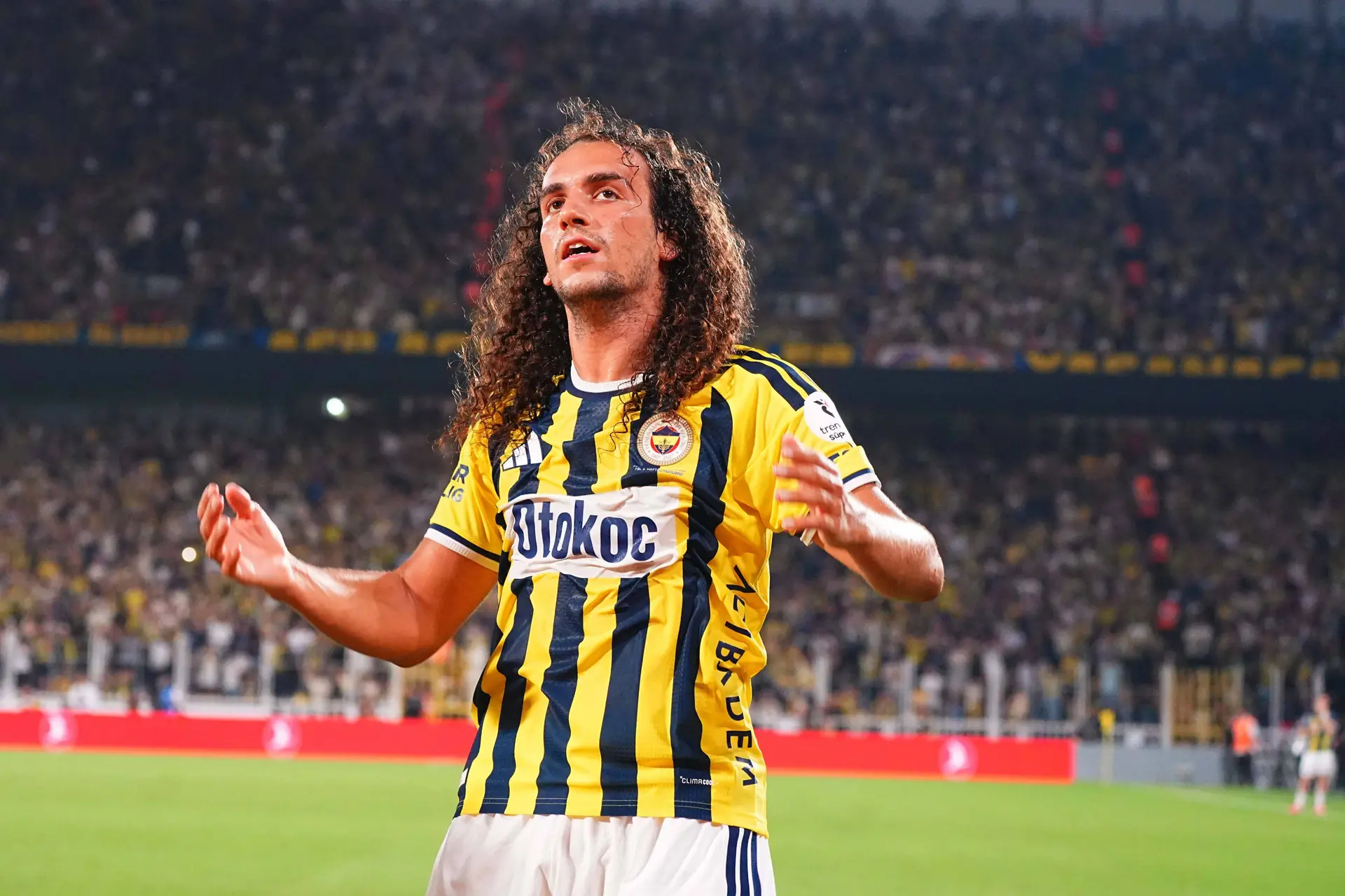 Guendouzi Suspendu Plusieurs Matchs Canal Se Fache