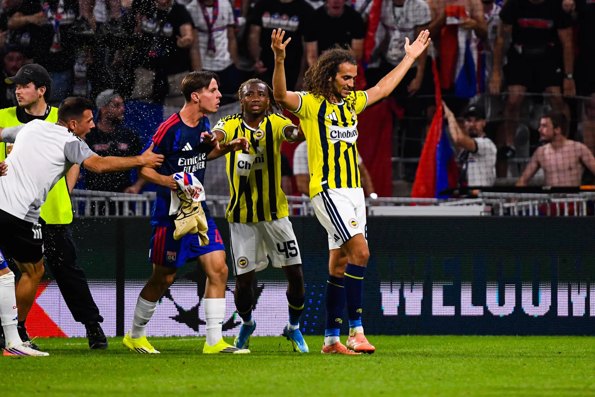 Guendouzi Suspendu Plusieurs Matchs Canal Se Fache