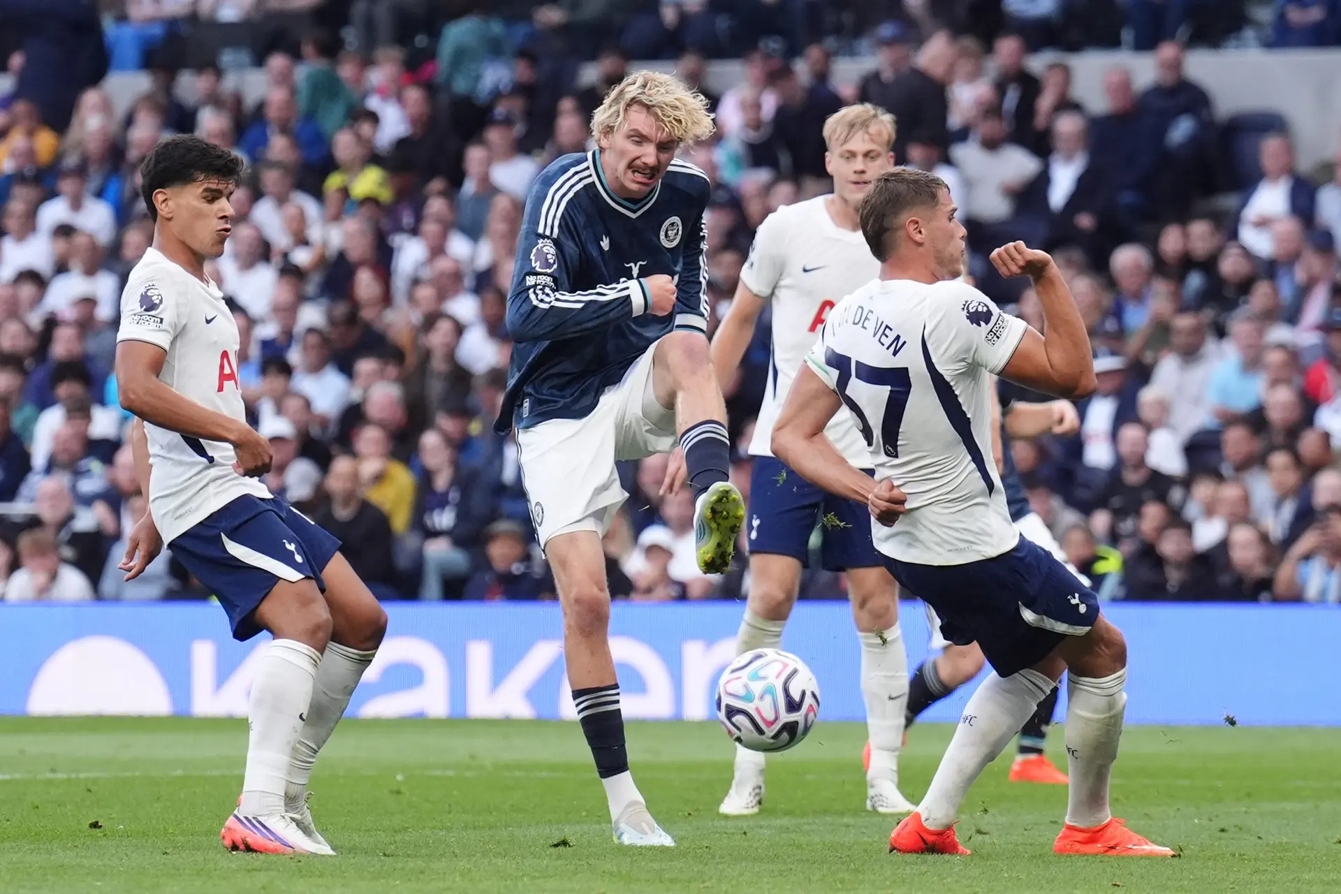 Pl Tottenham Et De Zerbi Chutent Encore