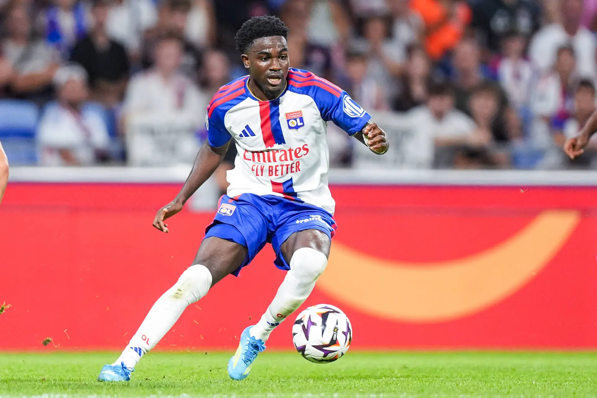 Ol Six Titulaires Concernes Par Un Potentiel Depart