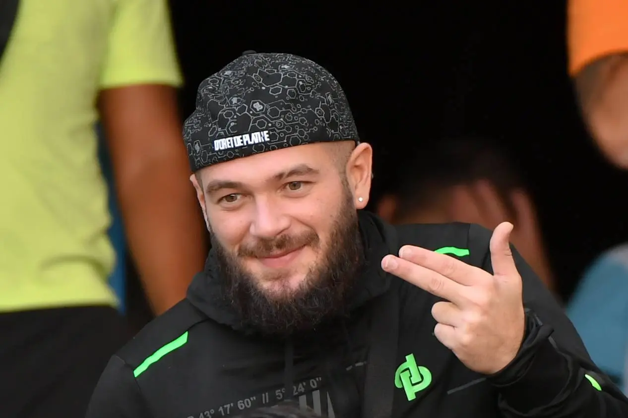 Om Jul Lache Son Cheque Pour Aider Marseille