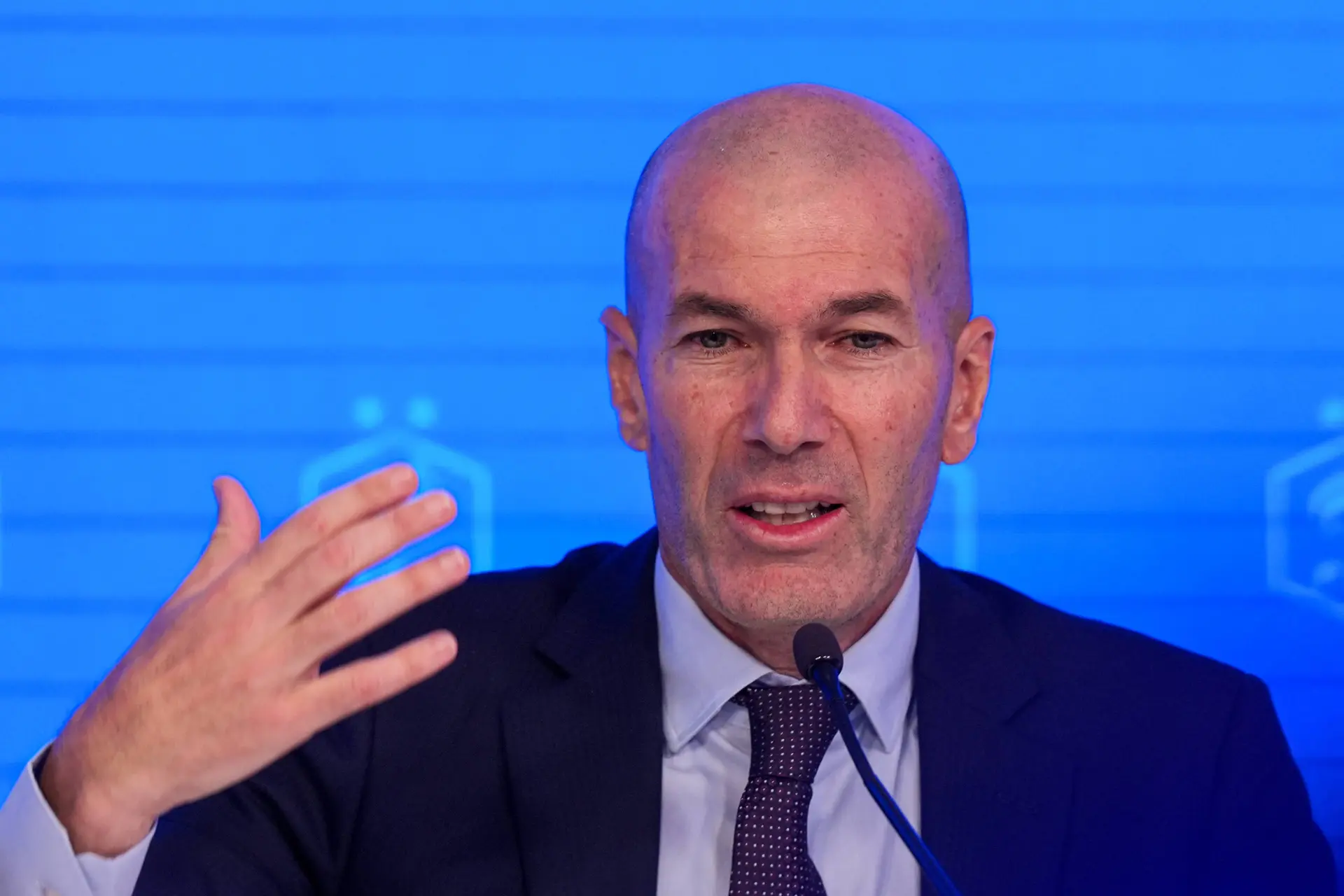 Edf Zidane Ecarte De Son Staff Un Medecin Trop Bavard