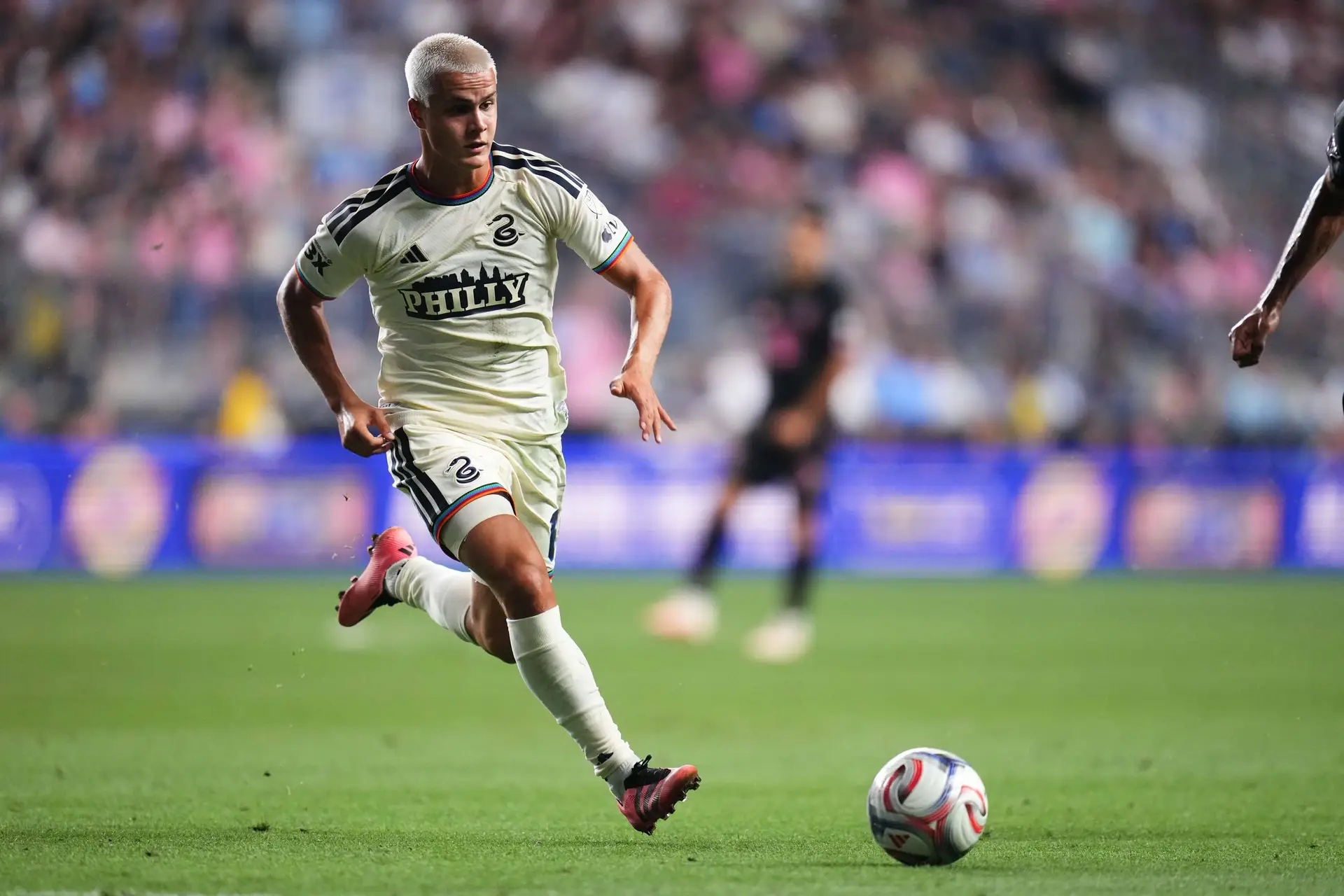 City Condamne Le Psg Recupere Prodige Americain