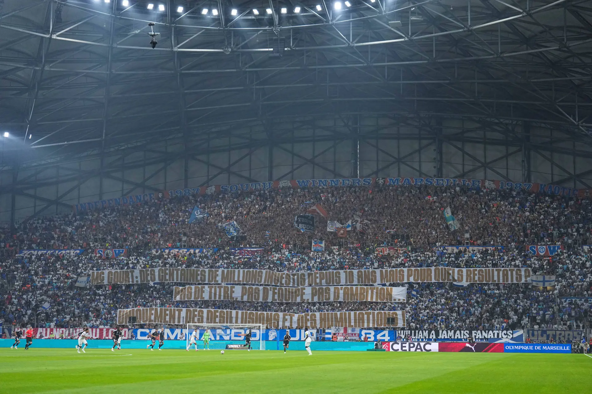 Om Remercier Mccourt Et Taper Sur Longoria Et Benatia Il Secoue Les Supporters