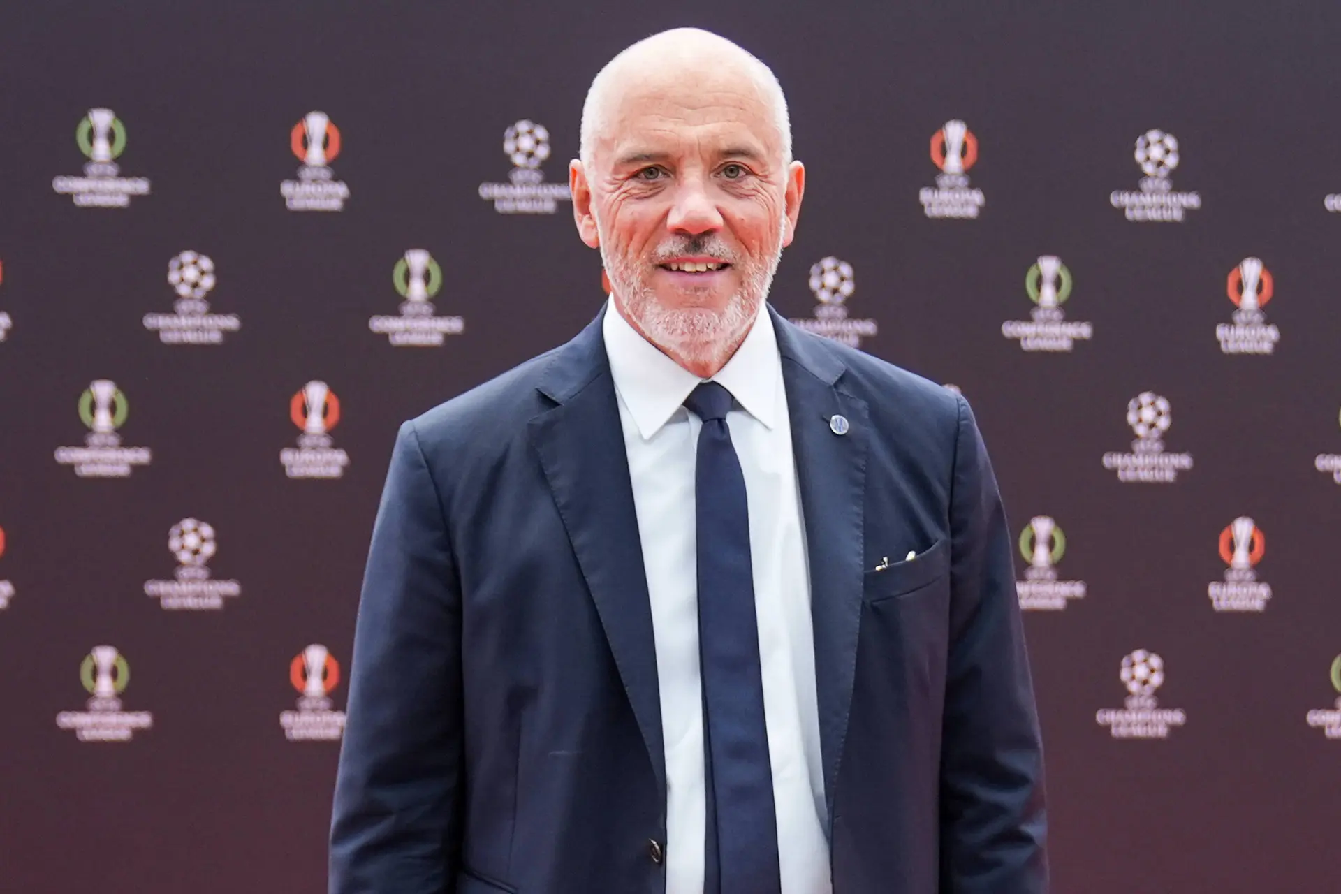 Om Stephane Richard Annonce Des Prolongations Et Des Baisses De Salaire