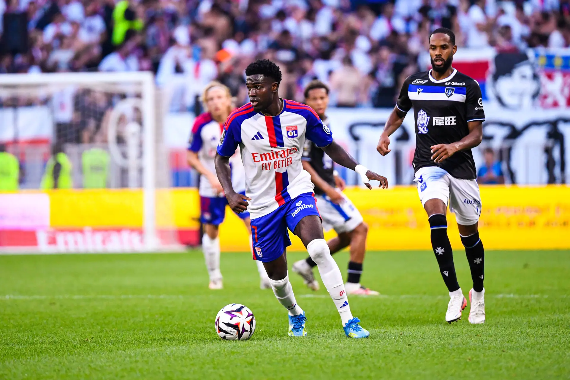 L1 Deux Lyonnais Se Font Une Place Dans Lequipe Type