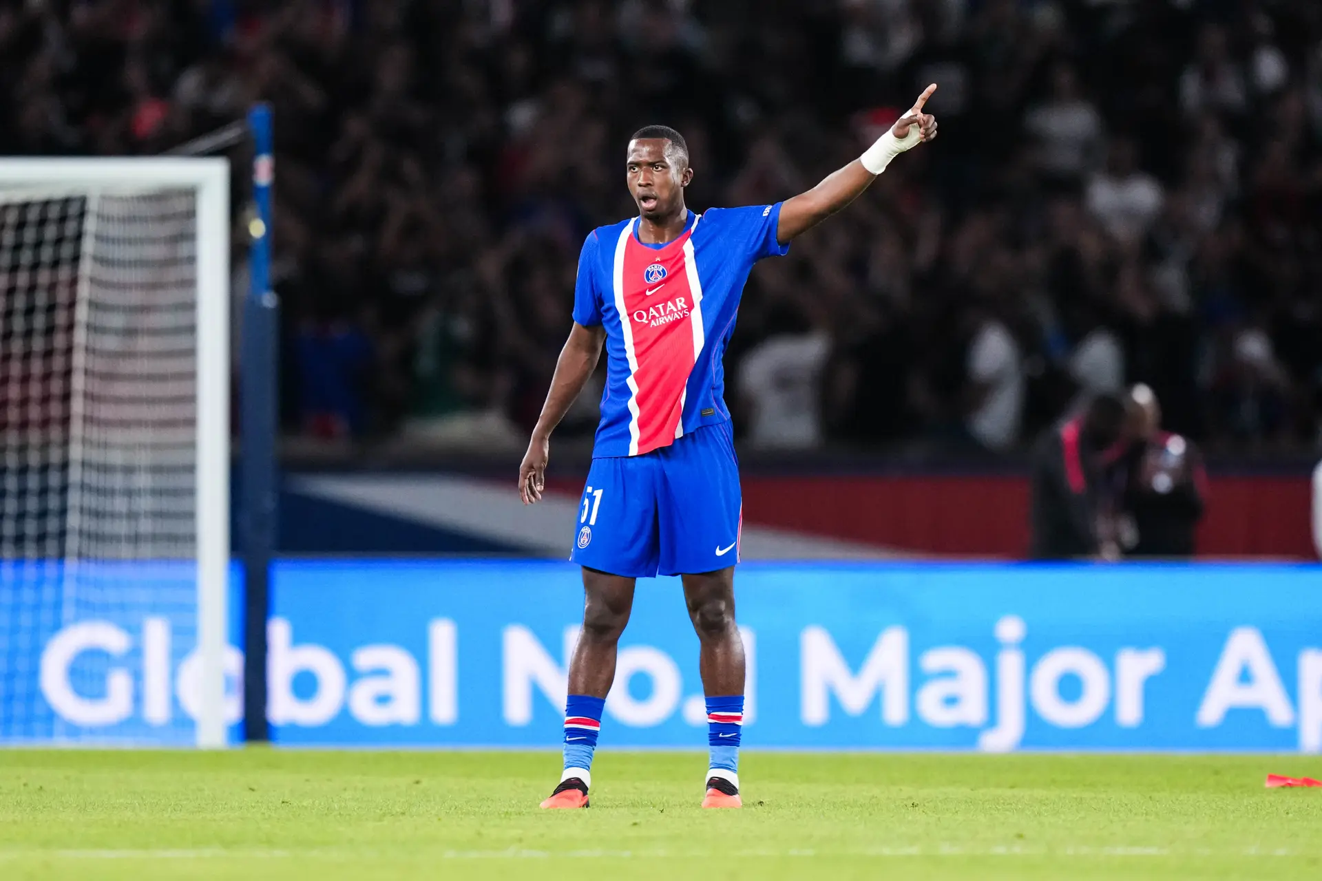 Le Psg Tremble Pacho Annonce En Premier League