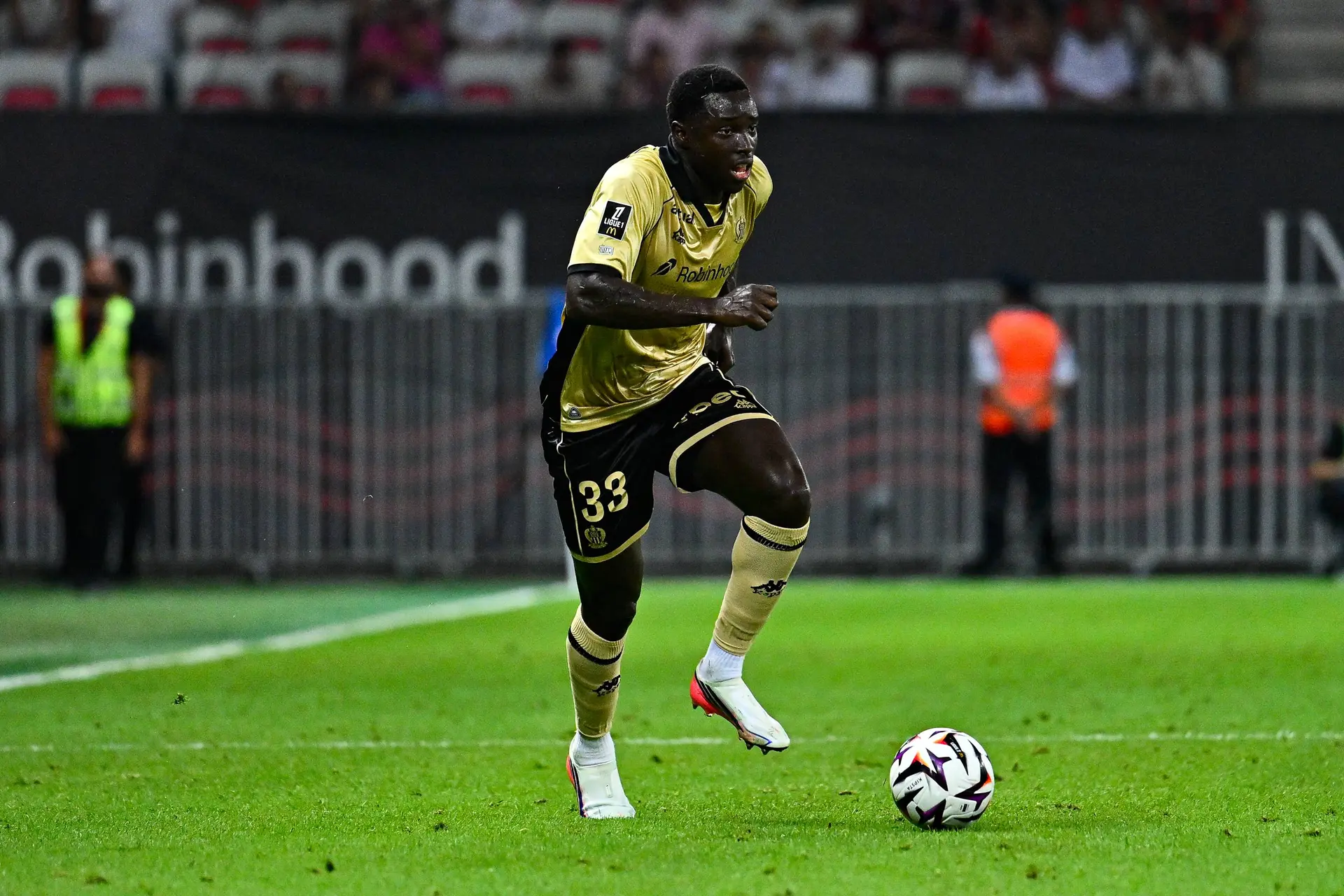 Nice Antoine Mendy Se Fait Les Croises