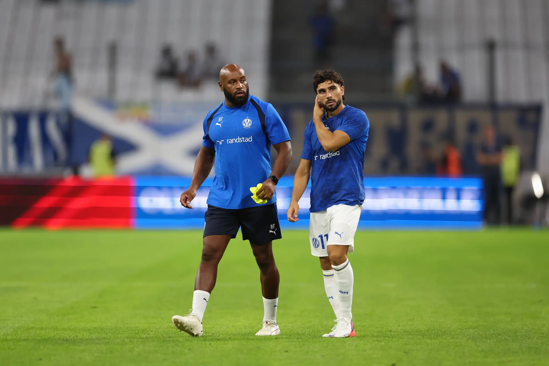 Les Deux Bannis Qui Vont Sauver Lom
