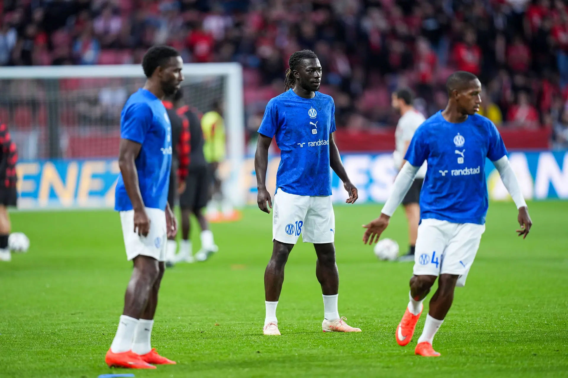 Om Barre Par Egan Riley Il Voit Sa Valeur Chuter
