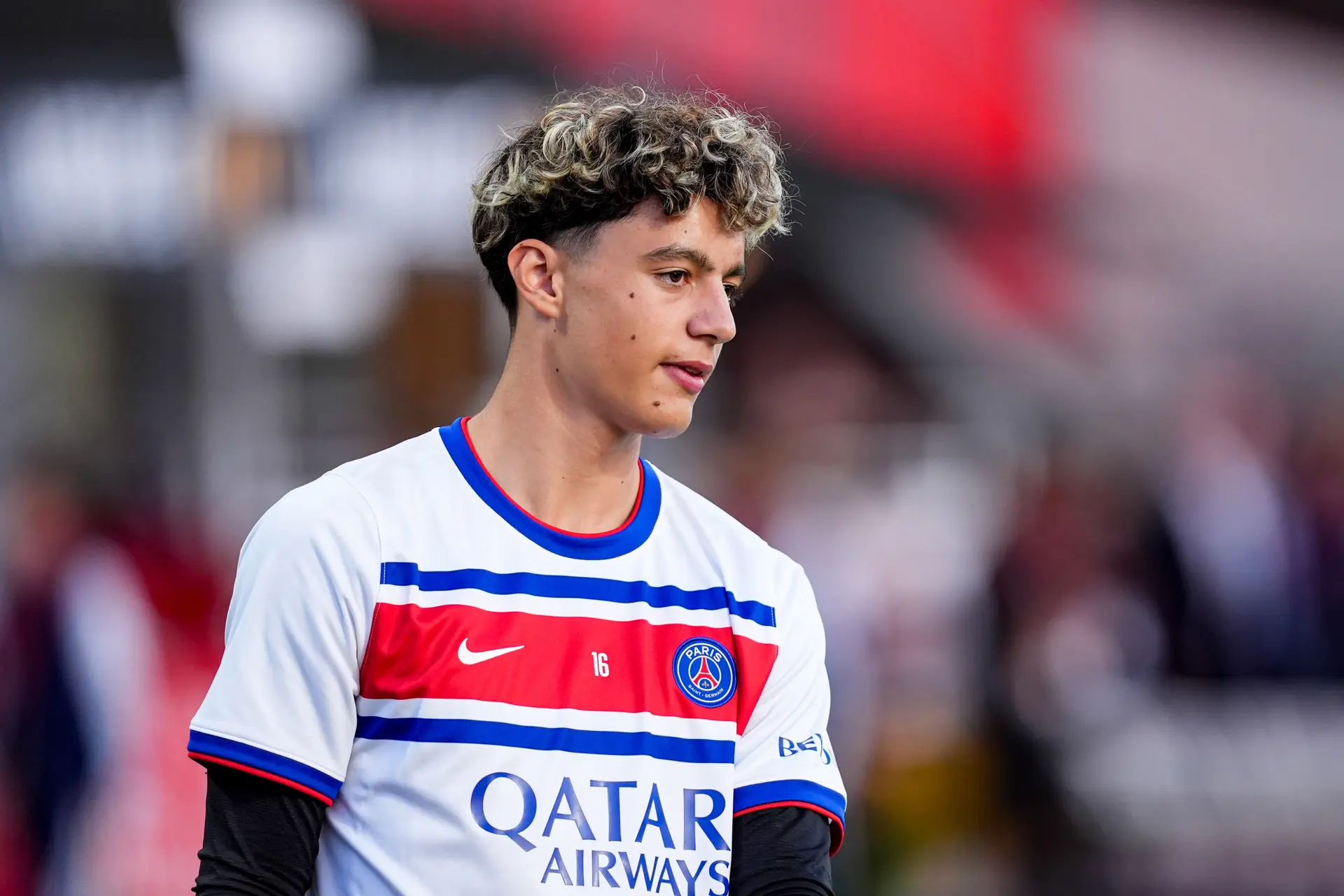 Psg Chevalier Voit Un Nouveau Concurrent Debarquer