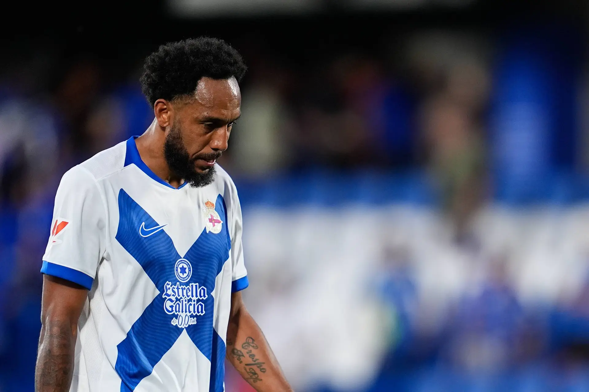 Aubameyang Opere Et Absent Au Moins Deux Mois