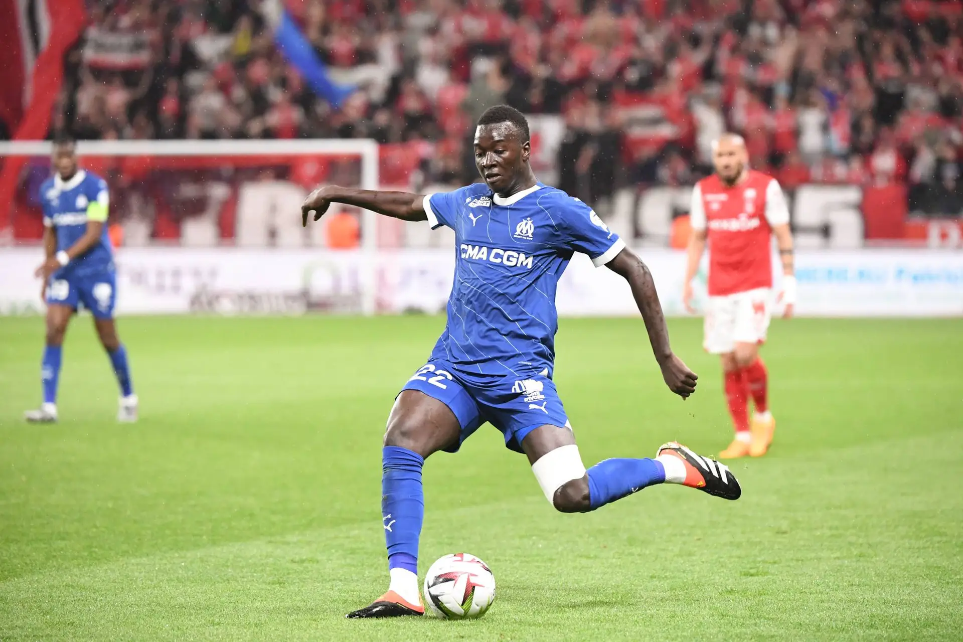 Om Pape Gueye Tape Gratuitement Sur Longoria Et Benatia