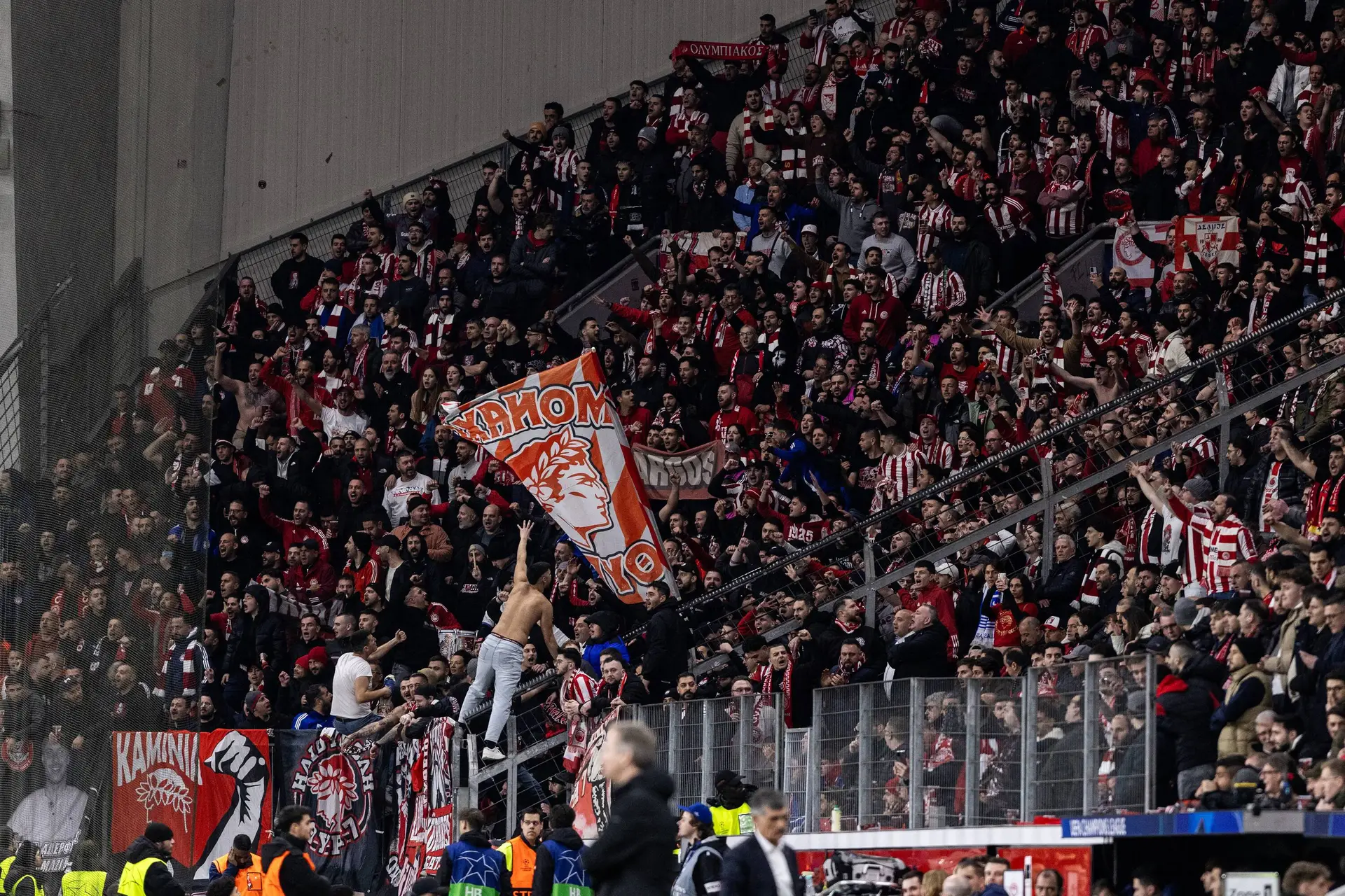 Om Lolympiakos Hurle Face A Lorganisation A La Francaise