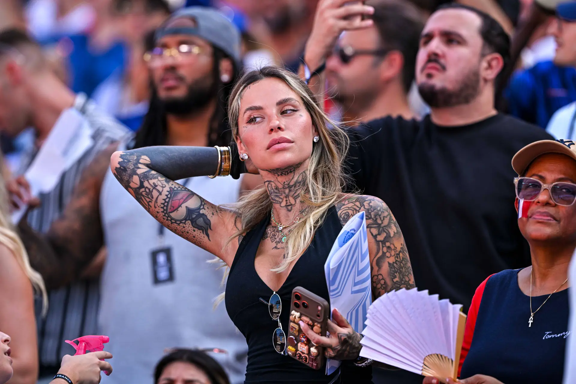 Couper La Main Aux Pilleurs La Femme De Theo Hernandez Est Cash