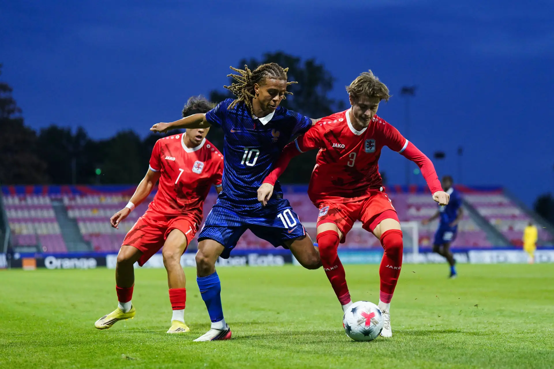 Les Espoirs Francais Tremblent Mais Se Qualifient Pour Leuro