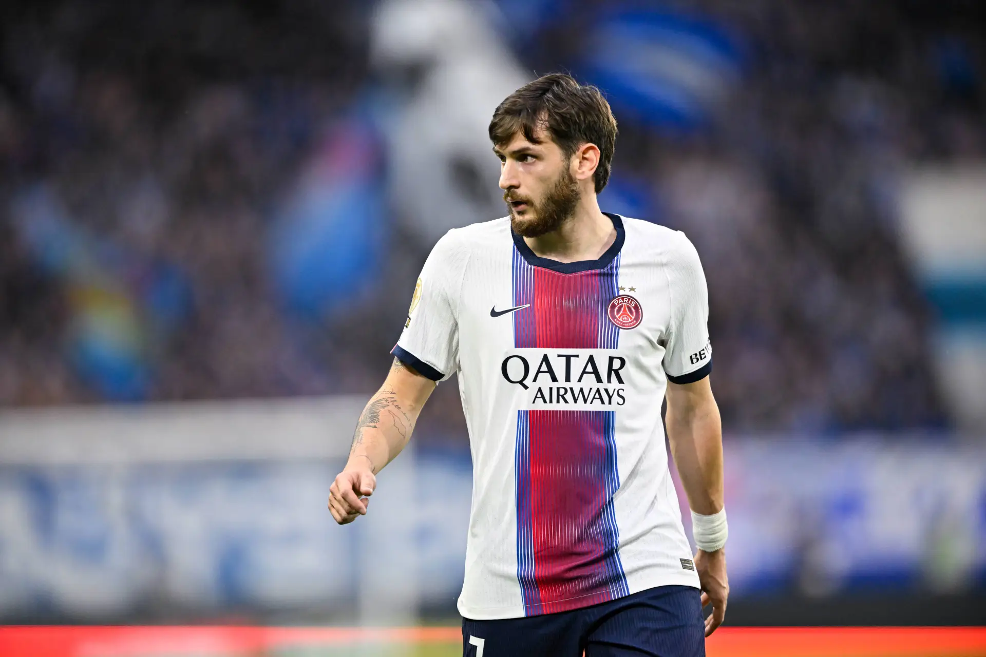 Kvaratskhelia Blesse Six Mois Le Psg A Peur Du Pire