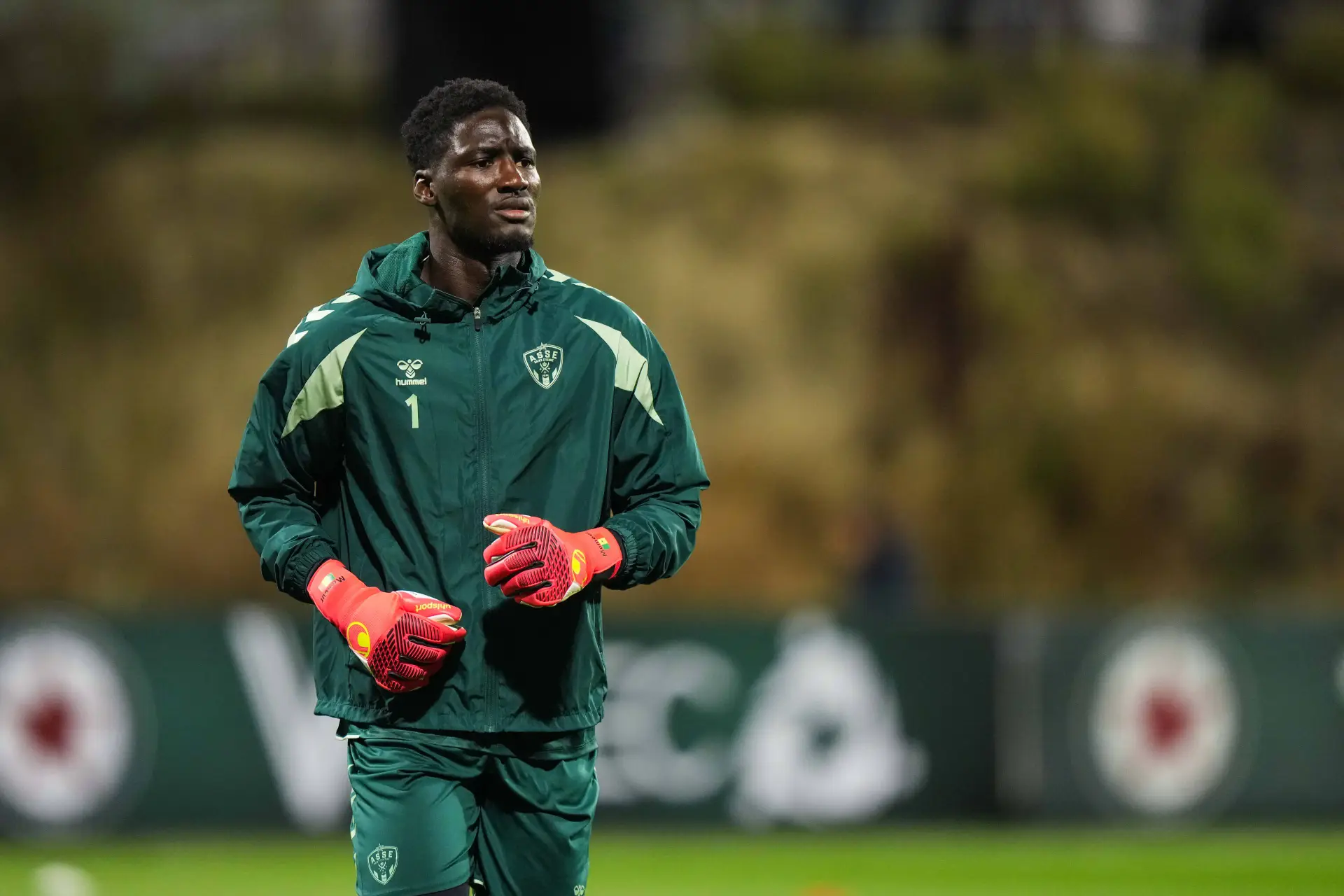 Adieu Larsonneur Lasse A Trouve Son Successeur