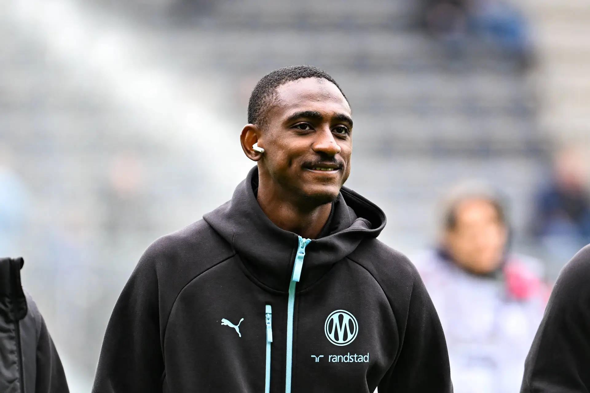 Son Attitude Ne Passe Pas Lom Lejecte En Janvier