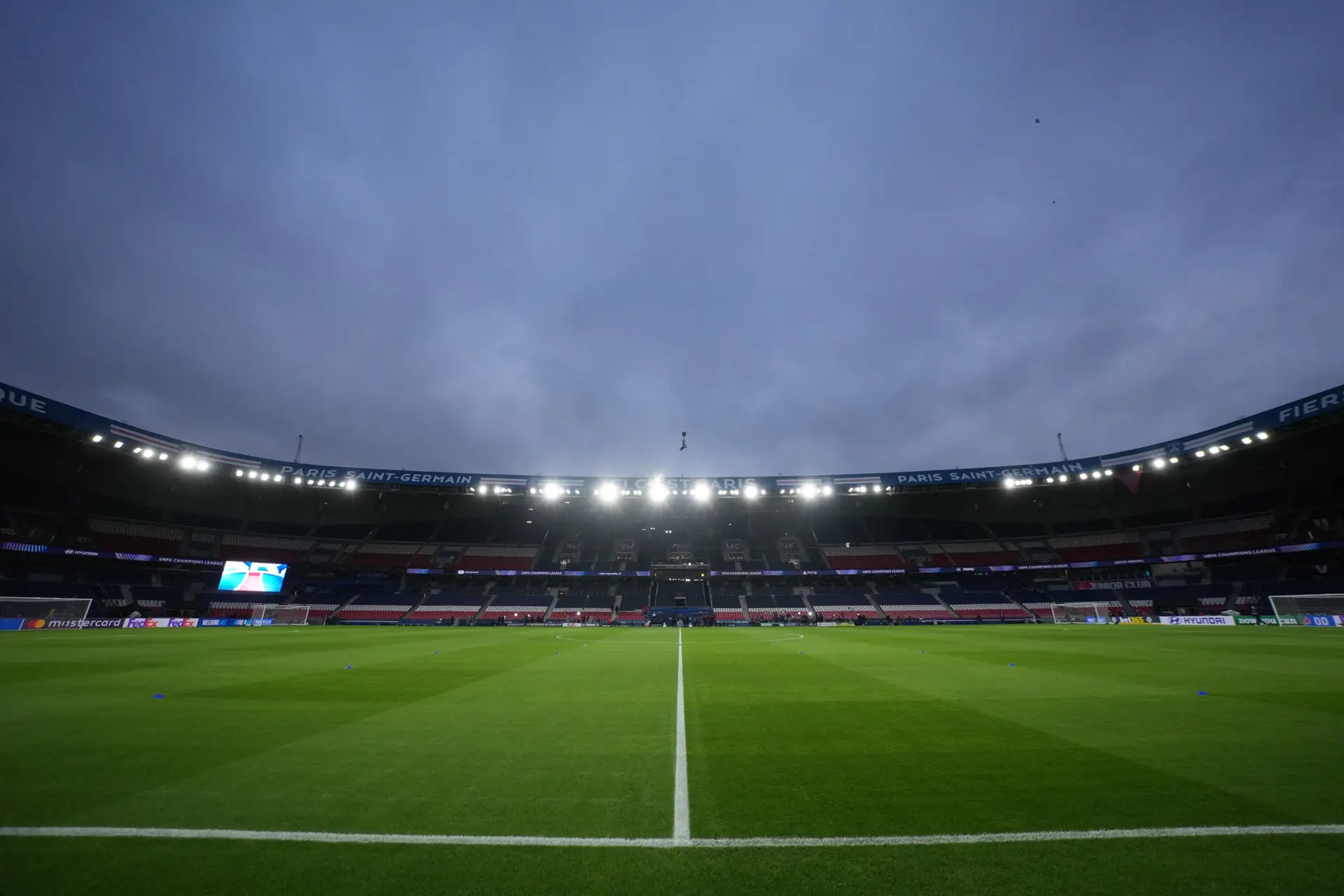 Psg Fc Barcelone Les Compositions 21h Sur Canal Foot