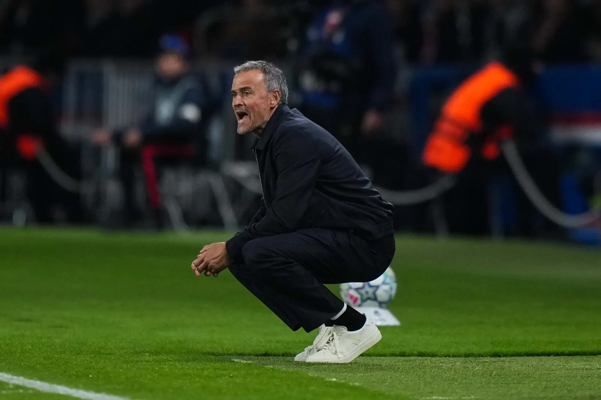 Psg Kvara Out Une Recrue Mystere A Paris En Janvier