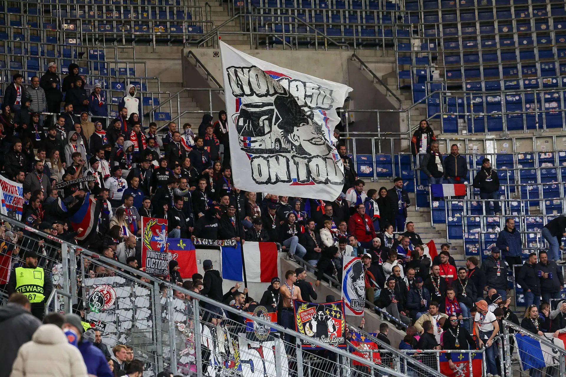 Ol Les Supporters Humilies En Allemagne