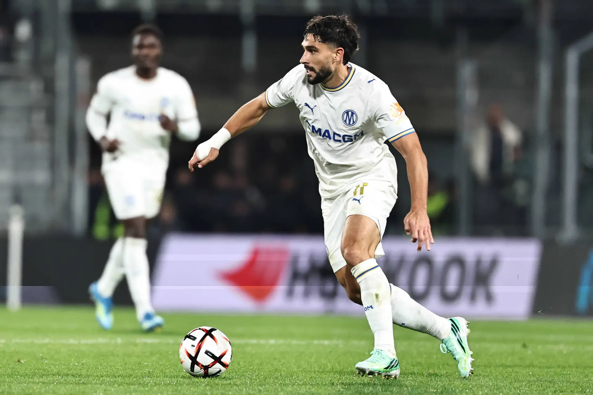 Om Maupay Et Gomes Sanctionnes Par Genesio