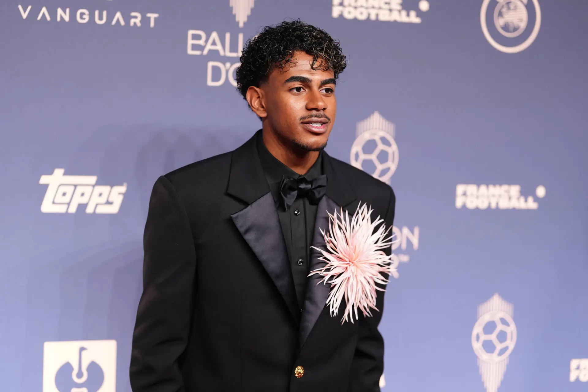Lamine Yamal Recoit Le Trophe Du Meilleur Jeune Talent