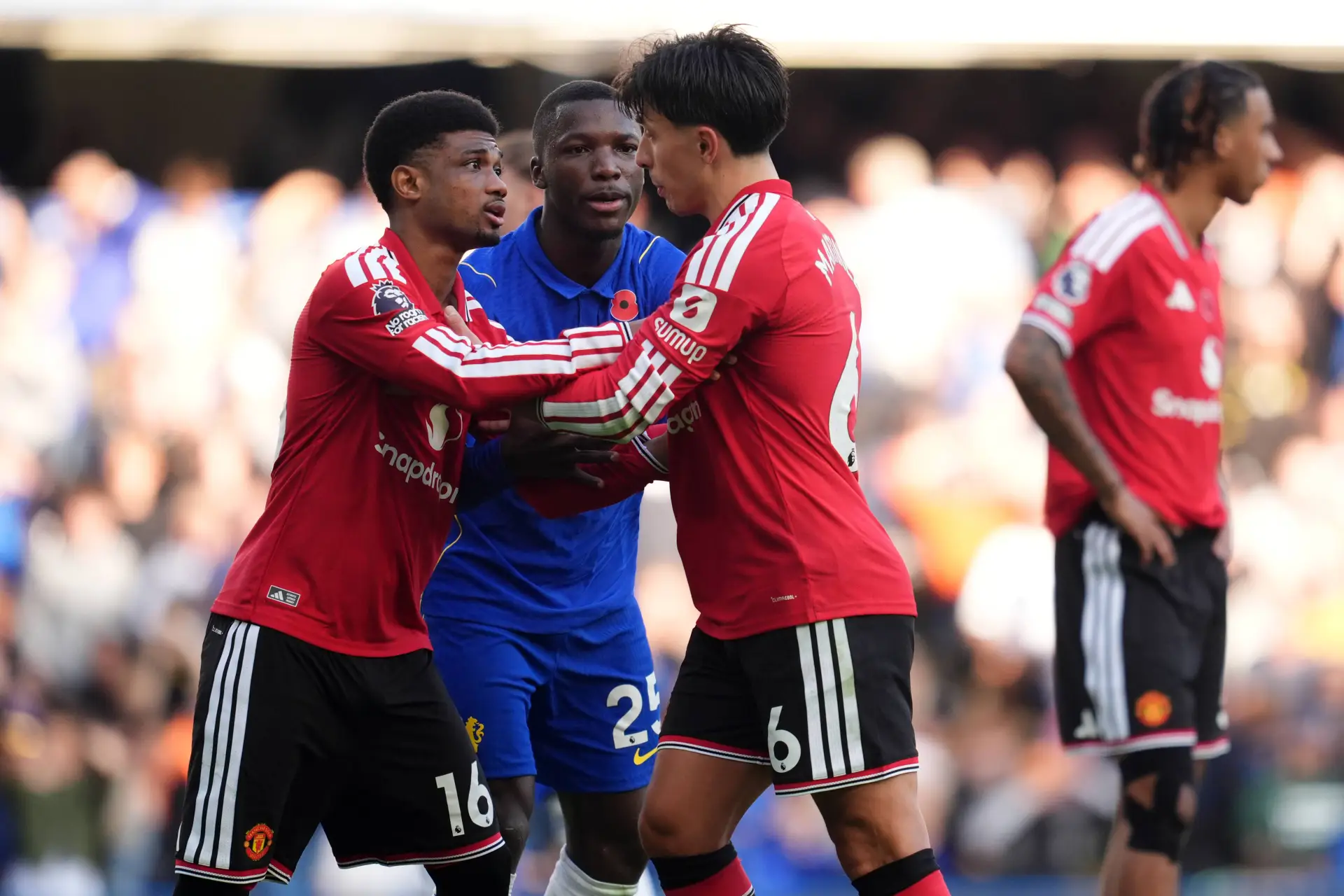 Ang Chelsea Enfonce Un Peu Plus Manchester United