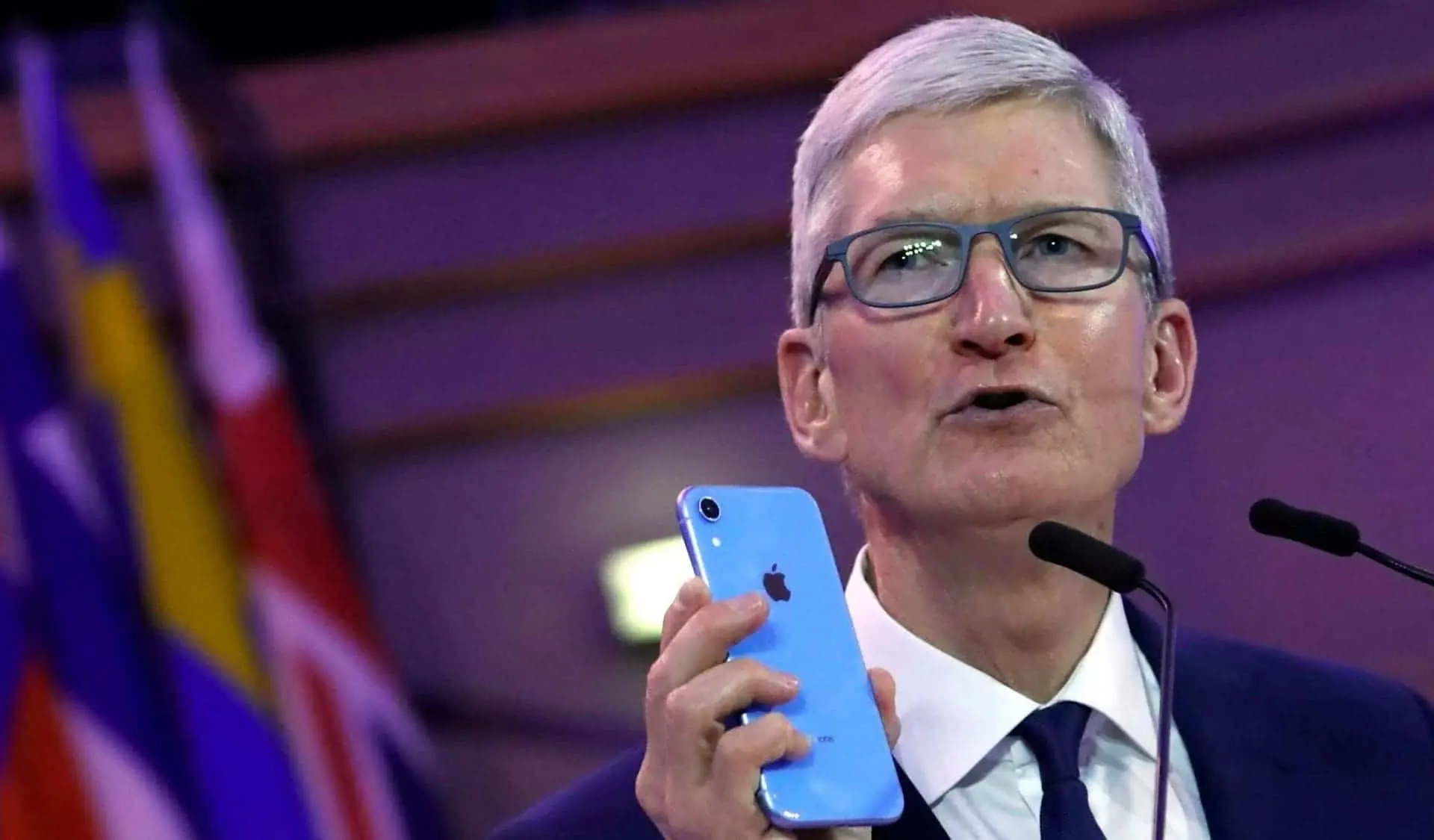 20190424135339 tim cook hero