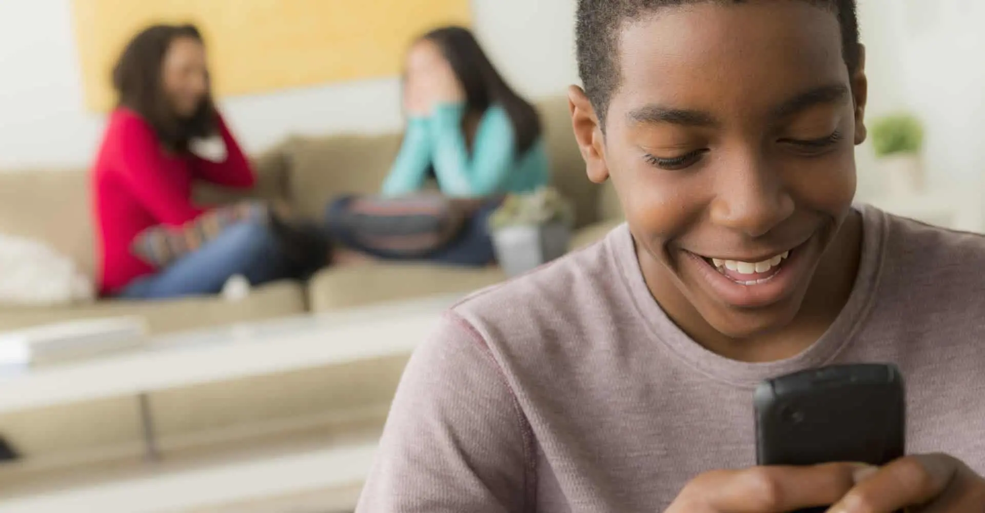 o teen on smartphone facebook