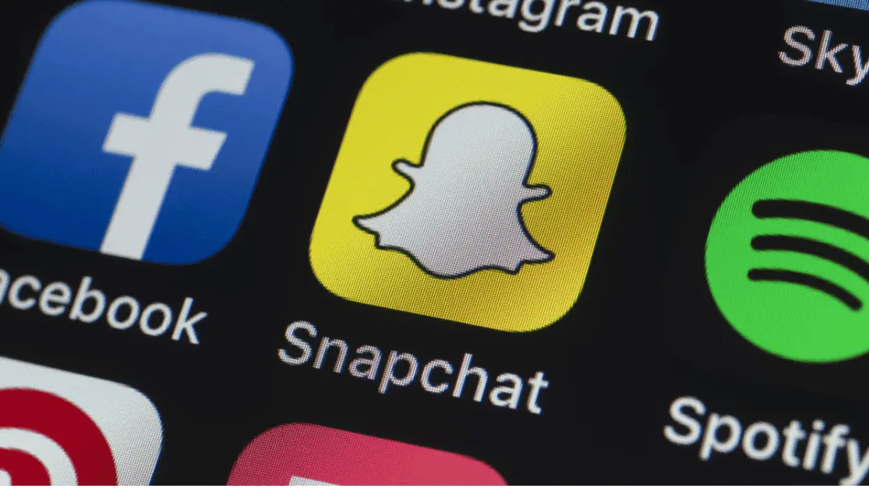 Snapchat users report widespread outages and login issues