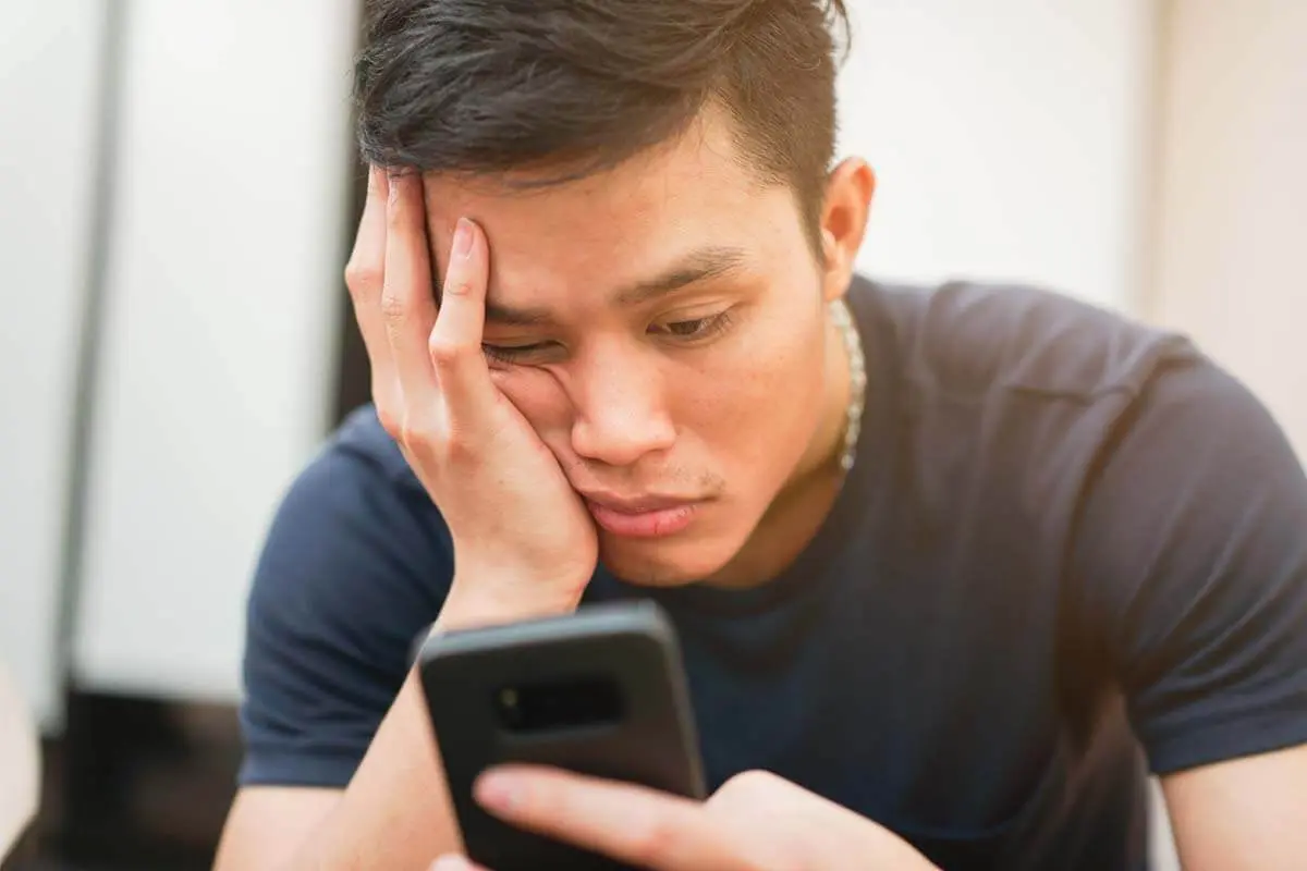 young adult spartphone use