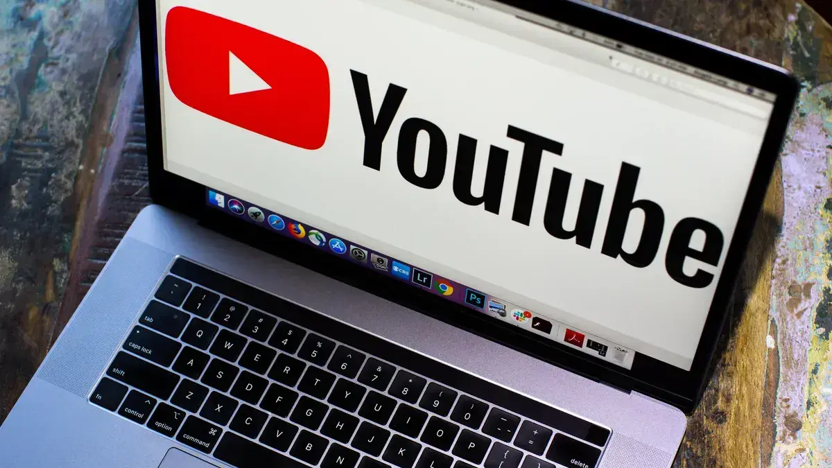 youtube logo laptop 4692