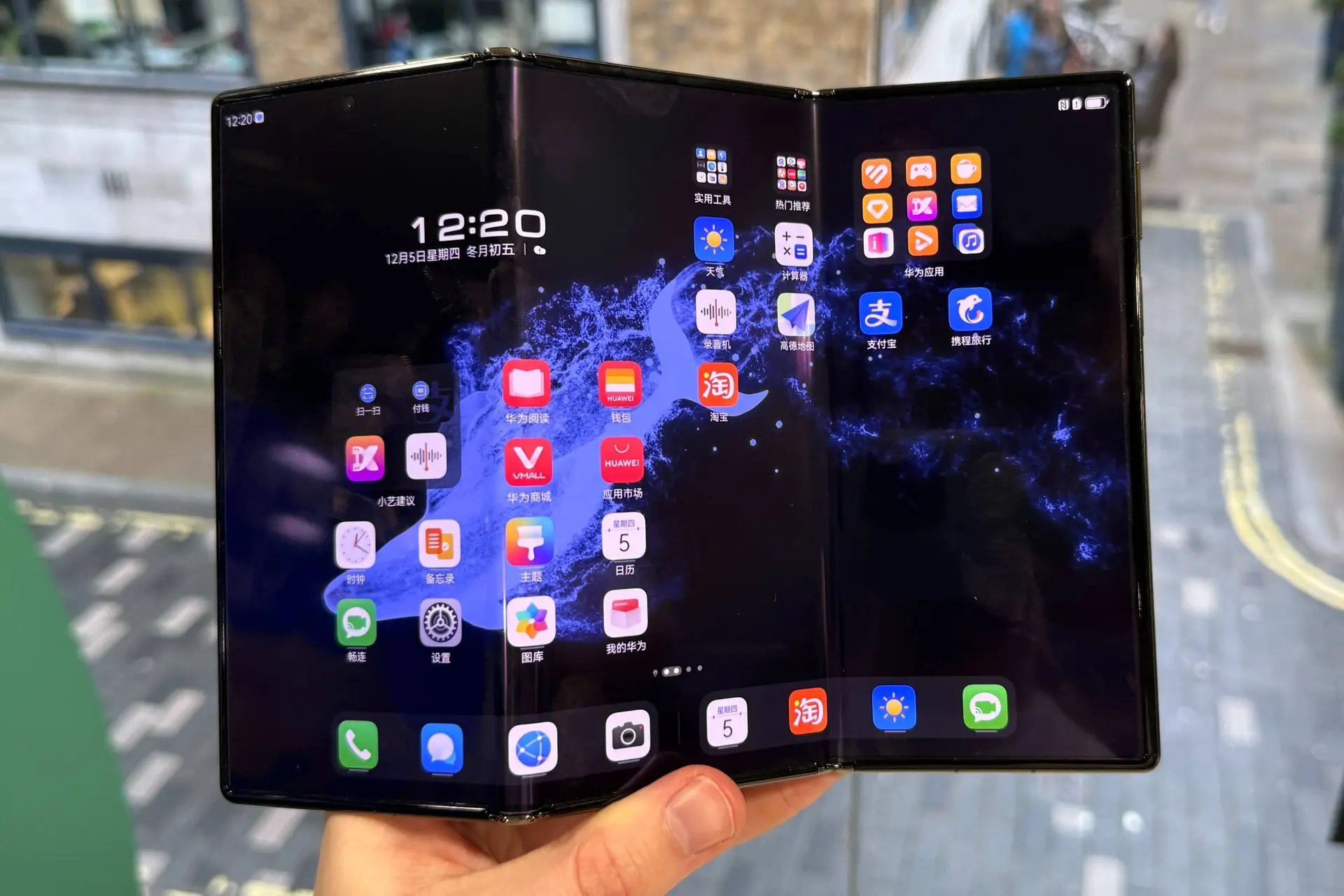 Huawei Mate XTs