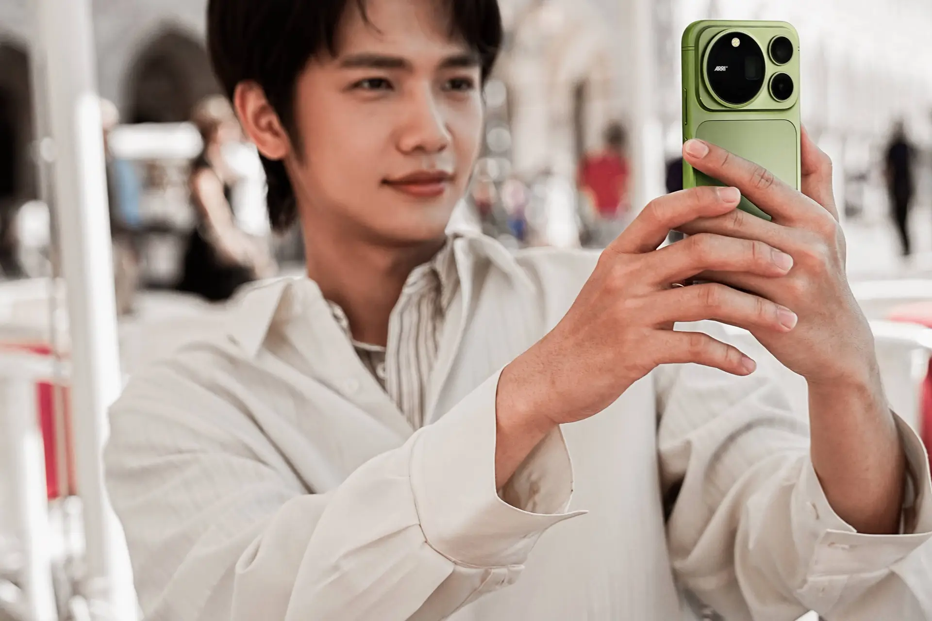 HONOR Magic9 Pro Max -design debut at Venice Film Festival-1