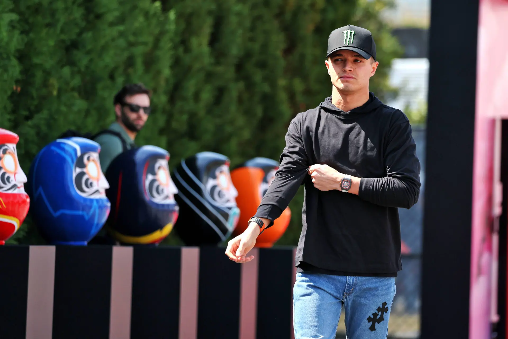 Norris vergelijkt McLaren met Red Bull: 'De RB21 lijkt ook lastig te besturen!'