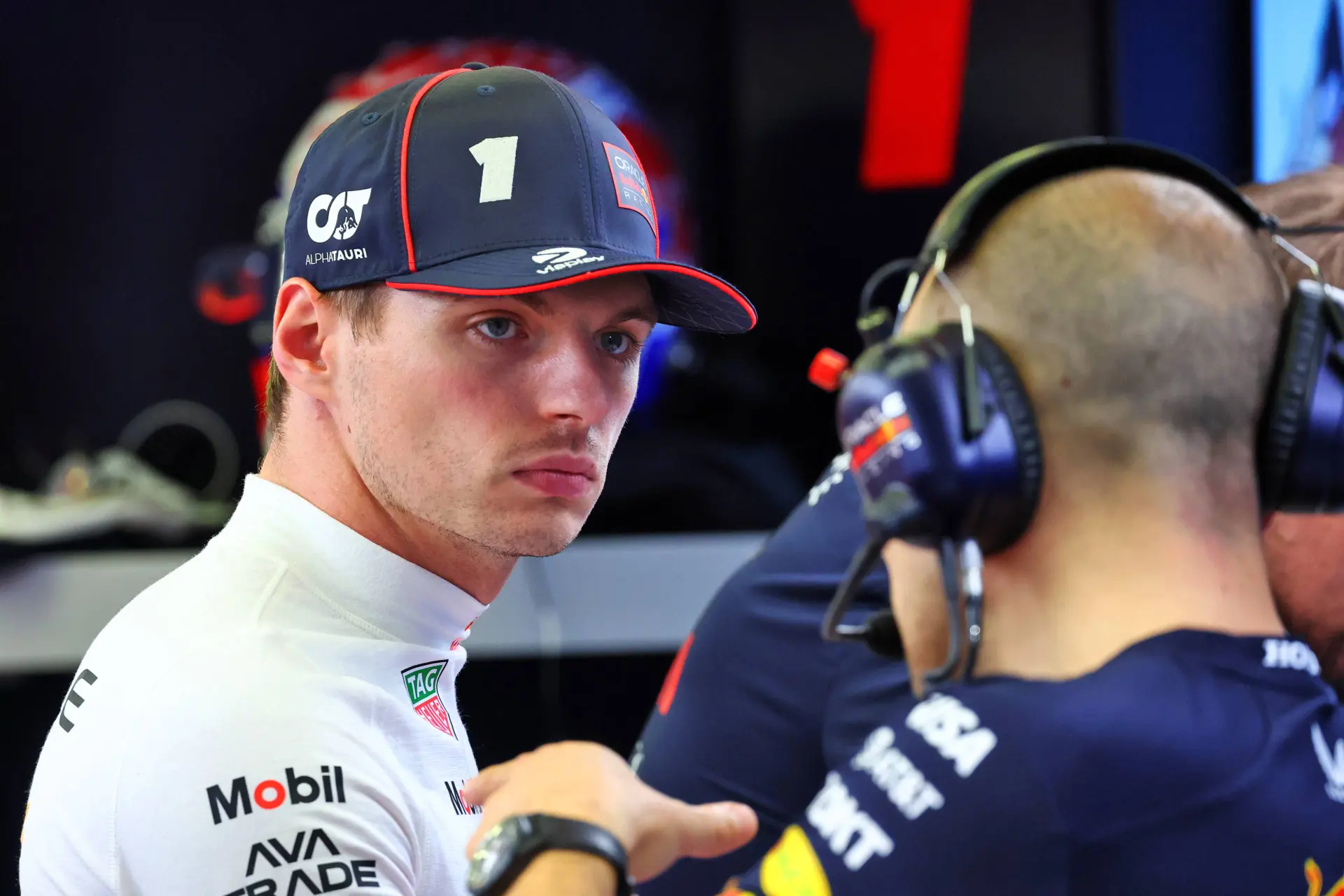 Verstappen weigert reactie op prestaties in Bahrein te geven: 'Wil er niet over praten'