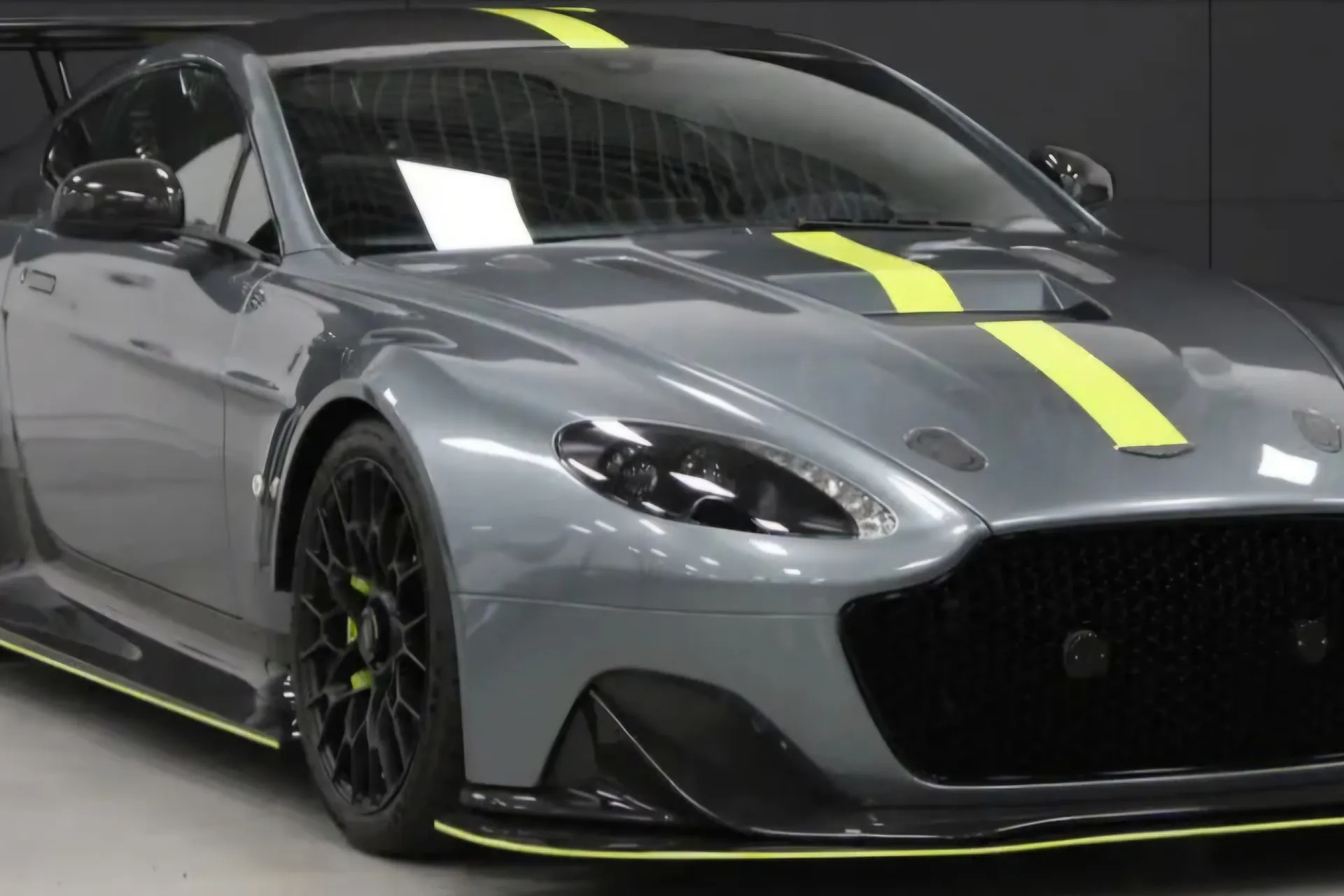 Aston-MaxMartin
