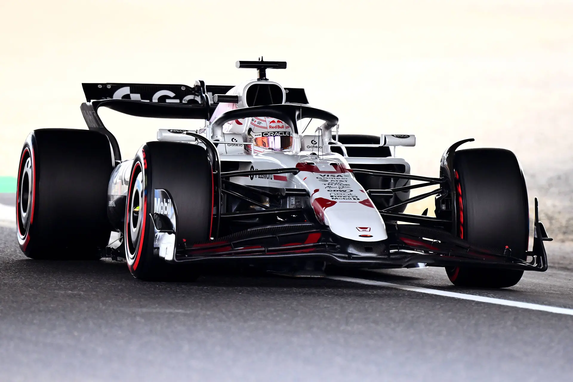 Pirelli reveals best starting tyre's massive advantage