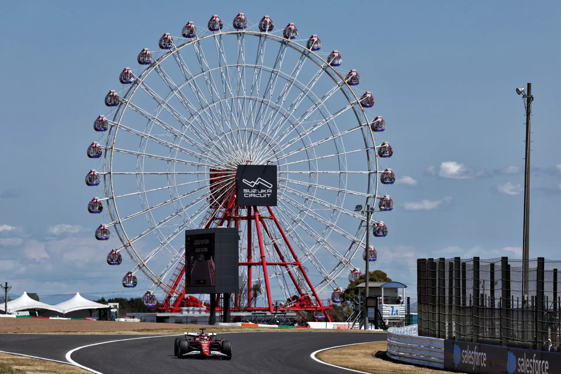 Surprising third red flag in Japan! Grass is on fire in Suzuka!