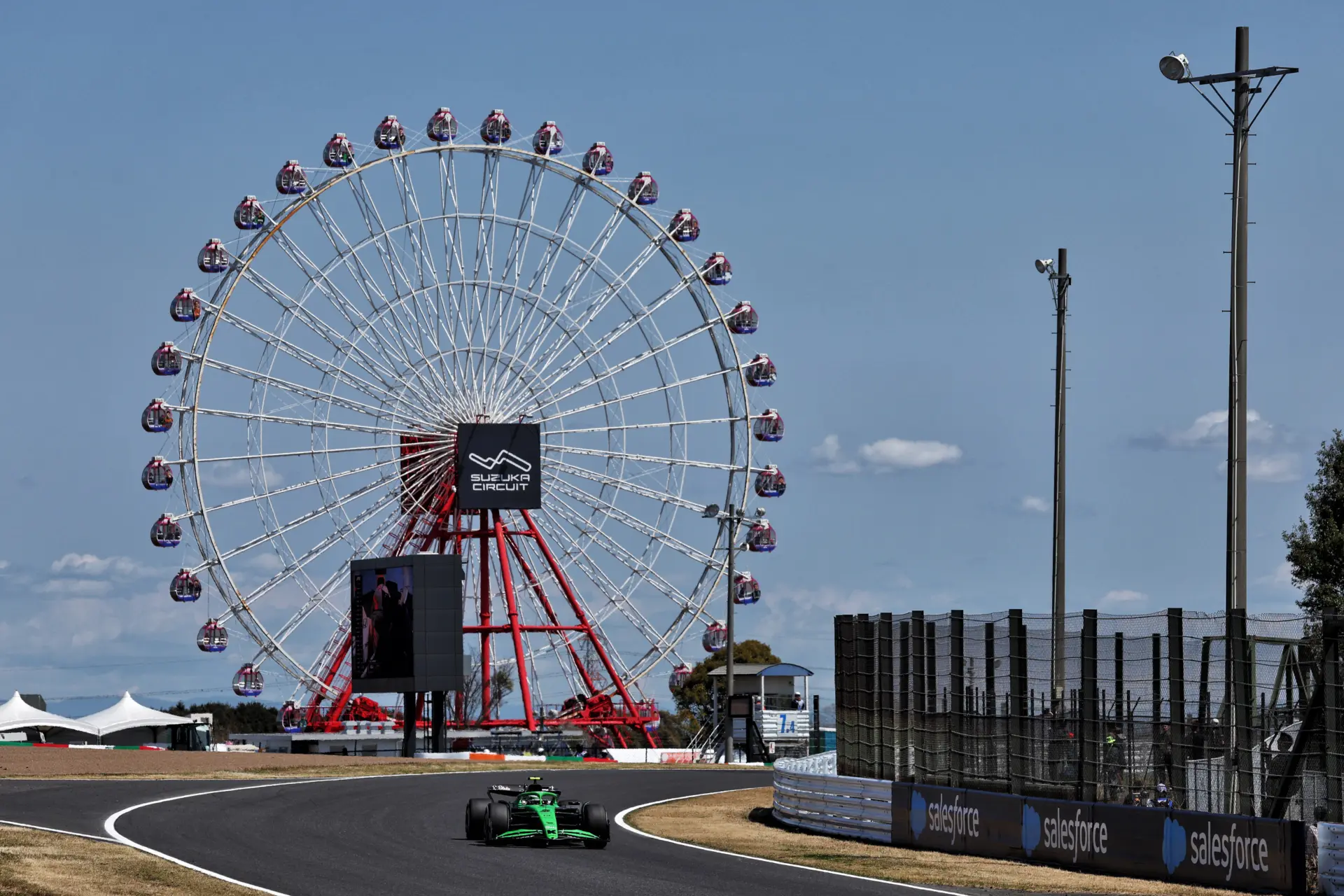 Red flag in FP3 in Japan: Grass is on fire again!